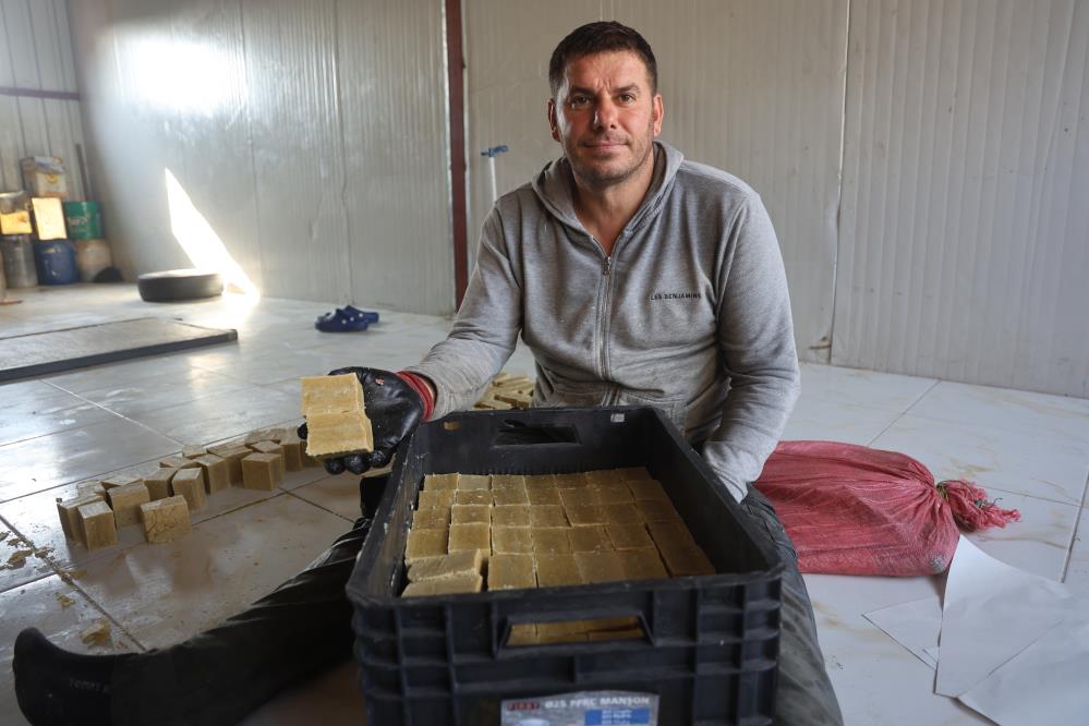 Kara Kazanda Gelenek Yasiyor Defne Sabunu Nesilden Nesile Aktariliyor (4)