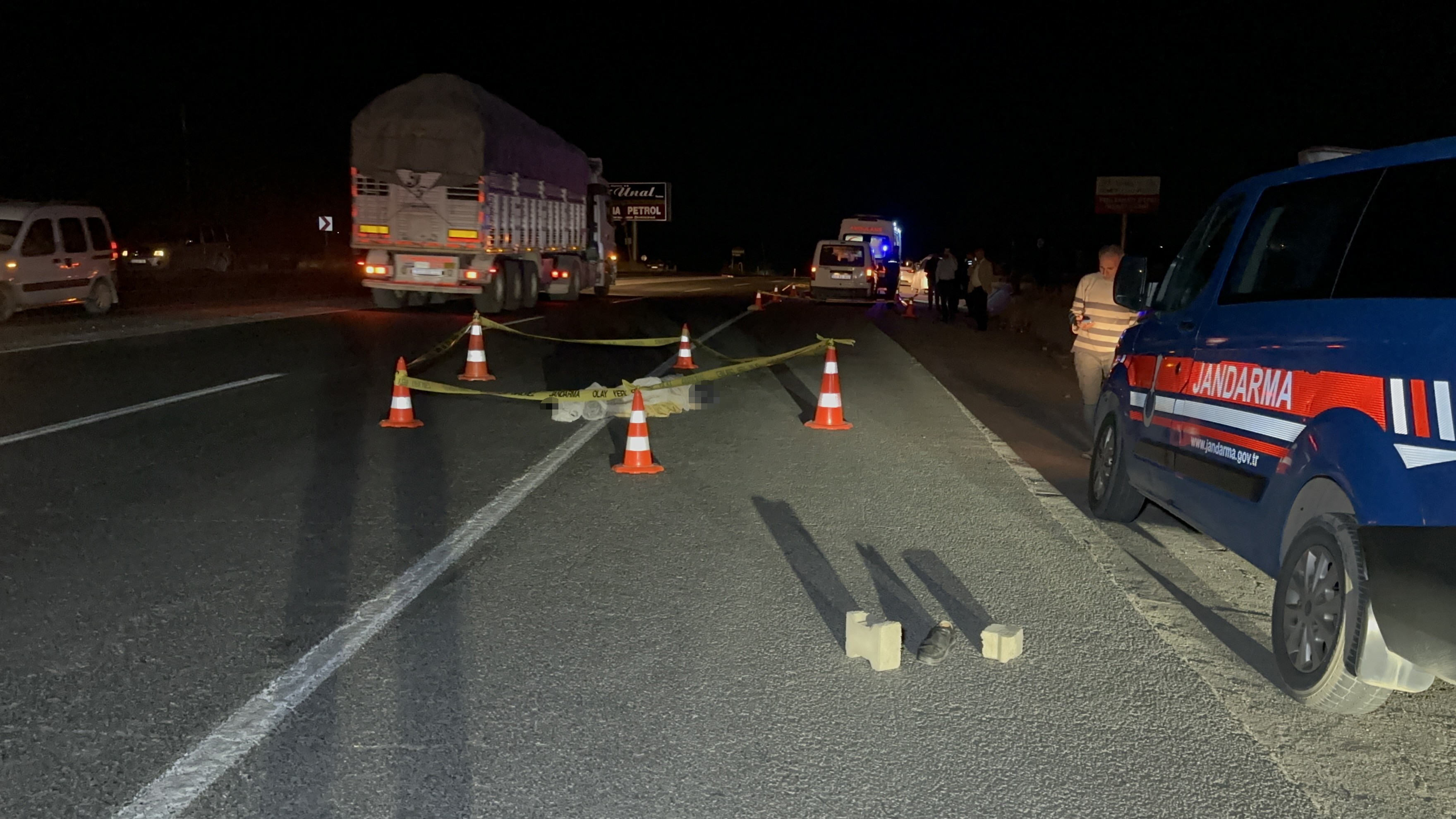 Karanlık Yolda Feci Son Yolun Karşısına Geçmeye Çalışan Yaşlı Adam Can Verdi (2)