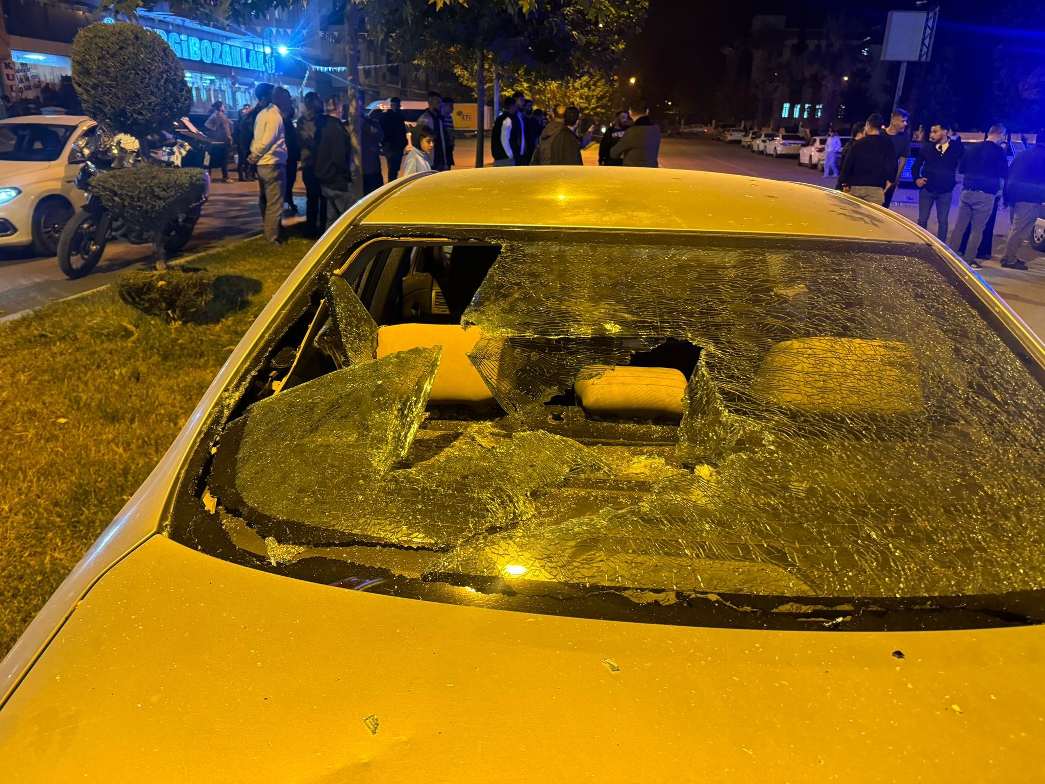 Kardeşler Arasındaki Tartışma Büyüdü Taş, Sopa Ve Bıçaklar Konuştu; 1’I Ağır 4 Yaralı (3)