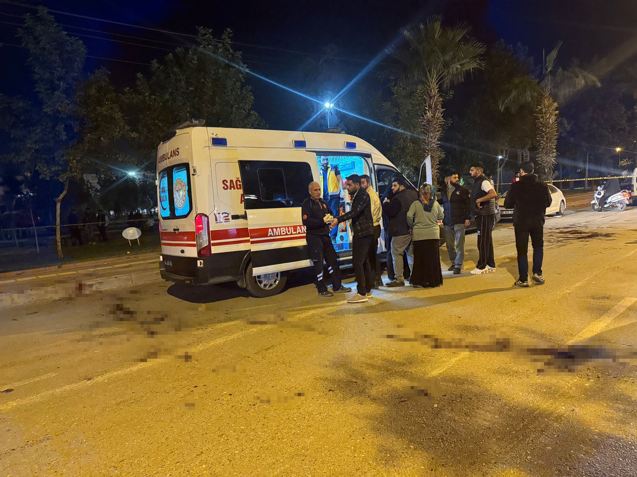 Kardeşler Arasındaki Tartışma Büyüdü Taş, Sopa Ve Bıçaklar Konuştu; 1’I Ağır 4 Yaralı (5)