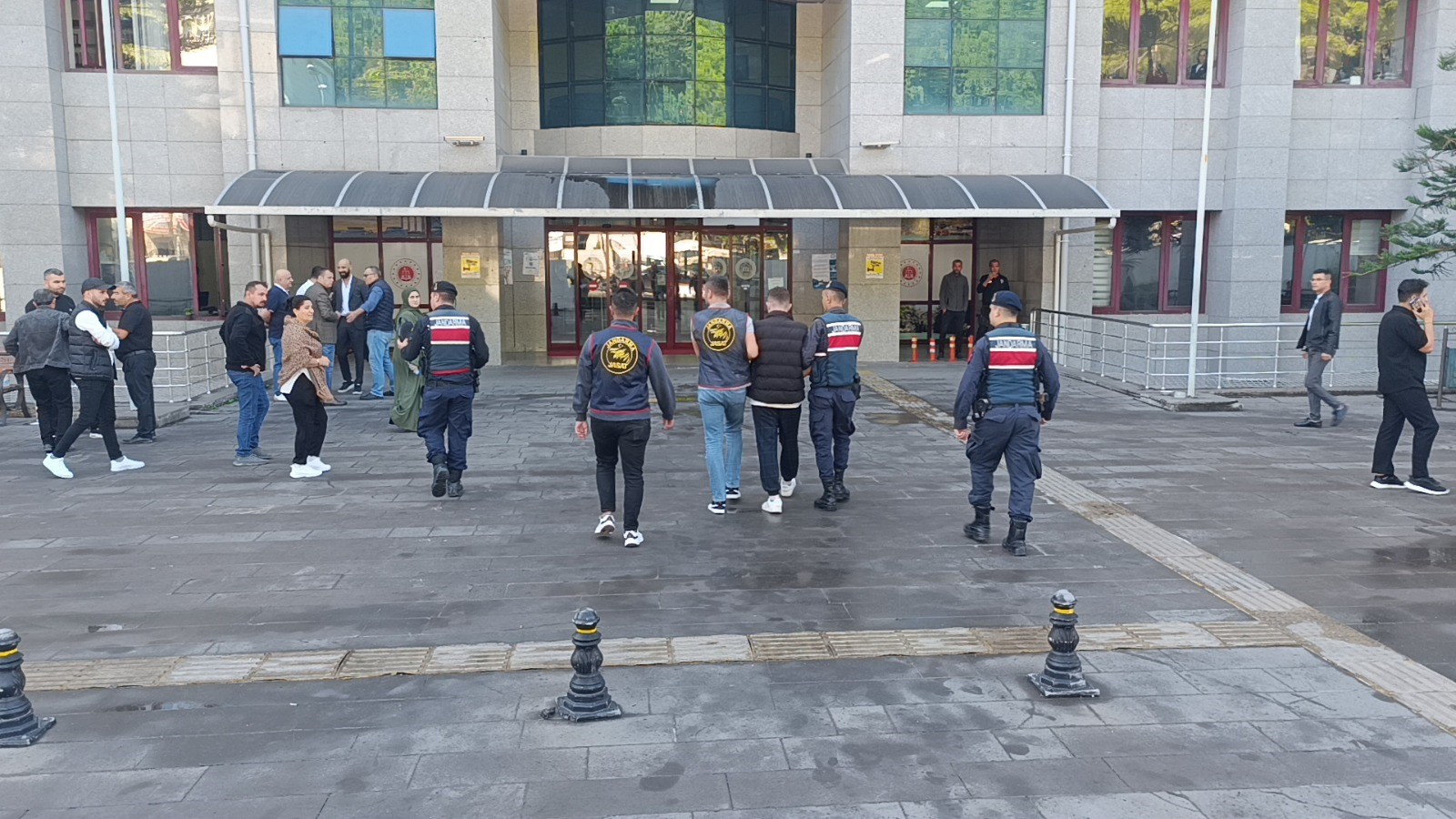 Kasadaki 1 Milyon Tlyi Boyle Caldi Supheli Eski Calisan Tutuklandi (4)