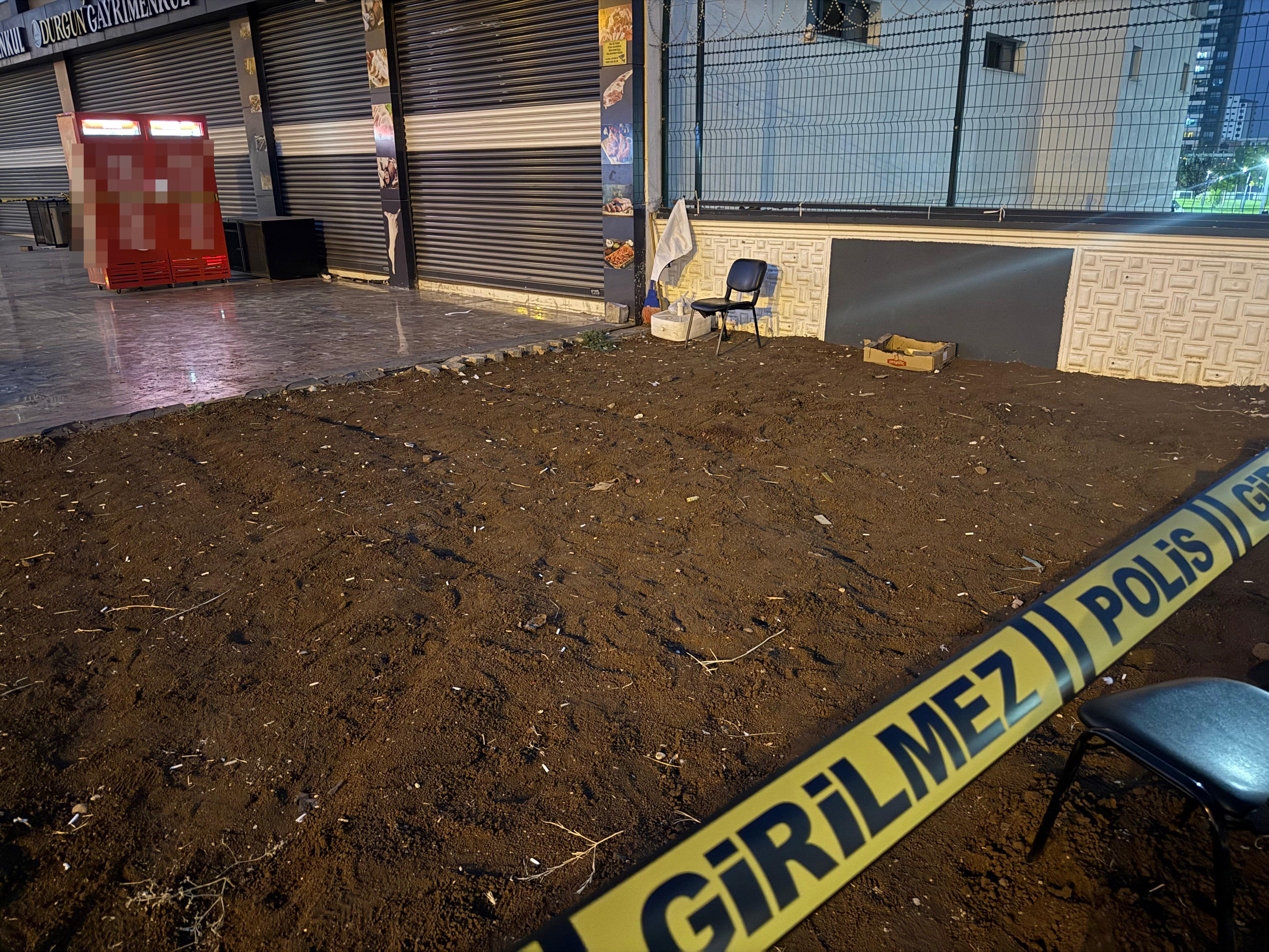 Kasap Dükkanında Kanlı Hesaplaşma! İki Grup Arasındaki Silahlı Çatışmada 2 Ölü, 2 Yaralı (3)