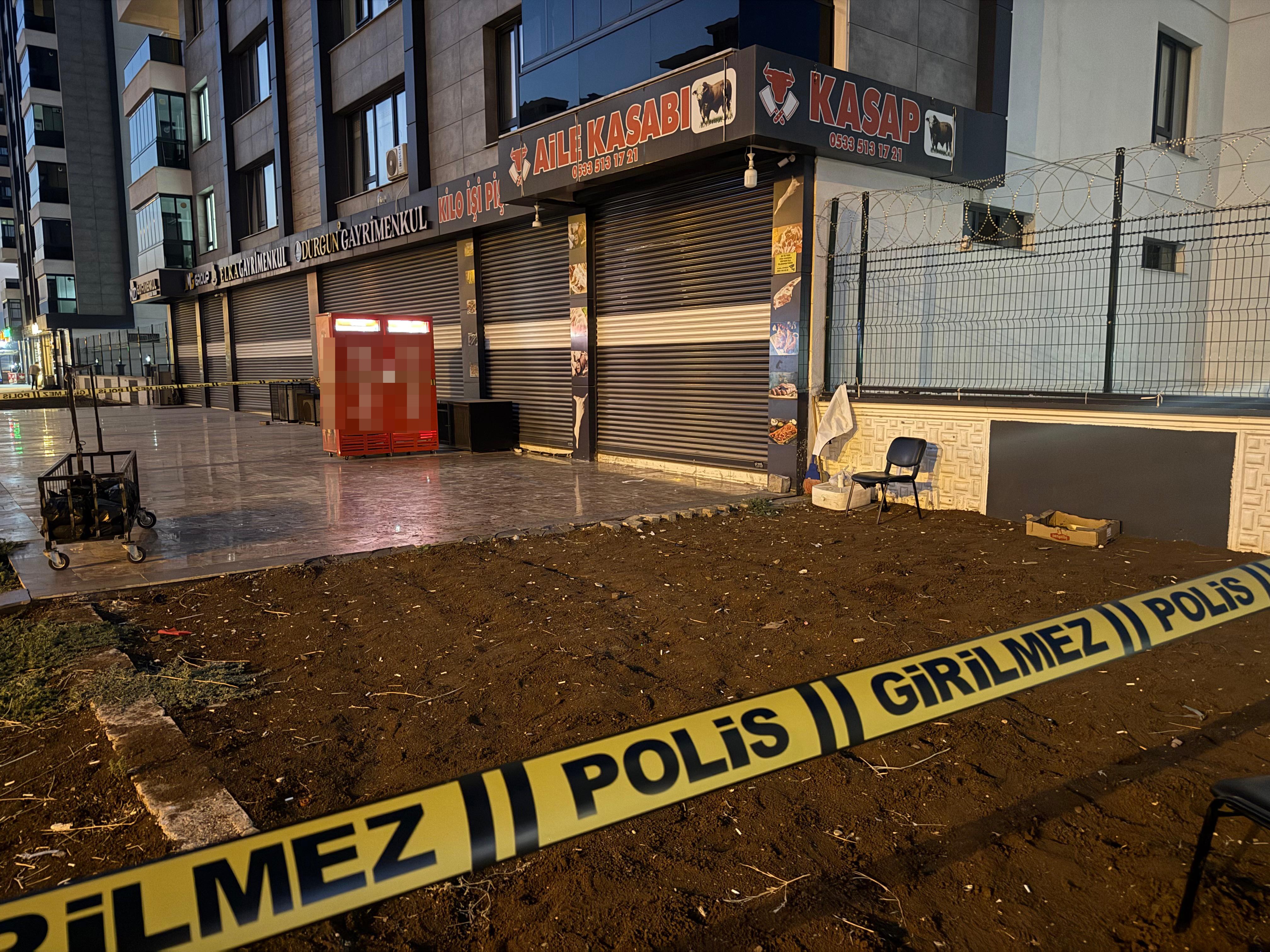 Kasap Dükkanında Kanlı Hesaplaşma! İki Grup Arasındaki Silahlı Çatışmada 2 Ölü, 2 Yaralı (4)