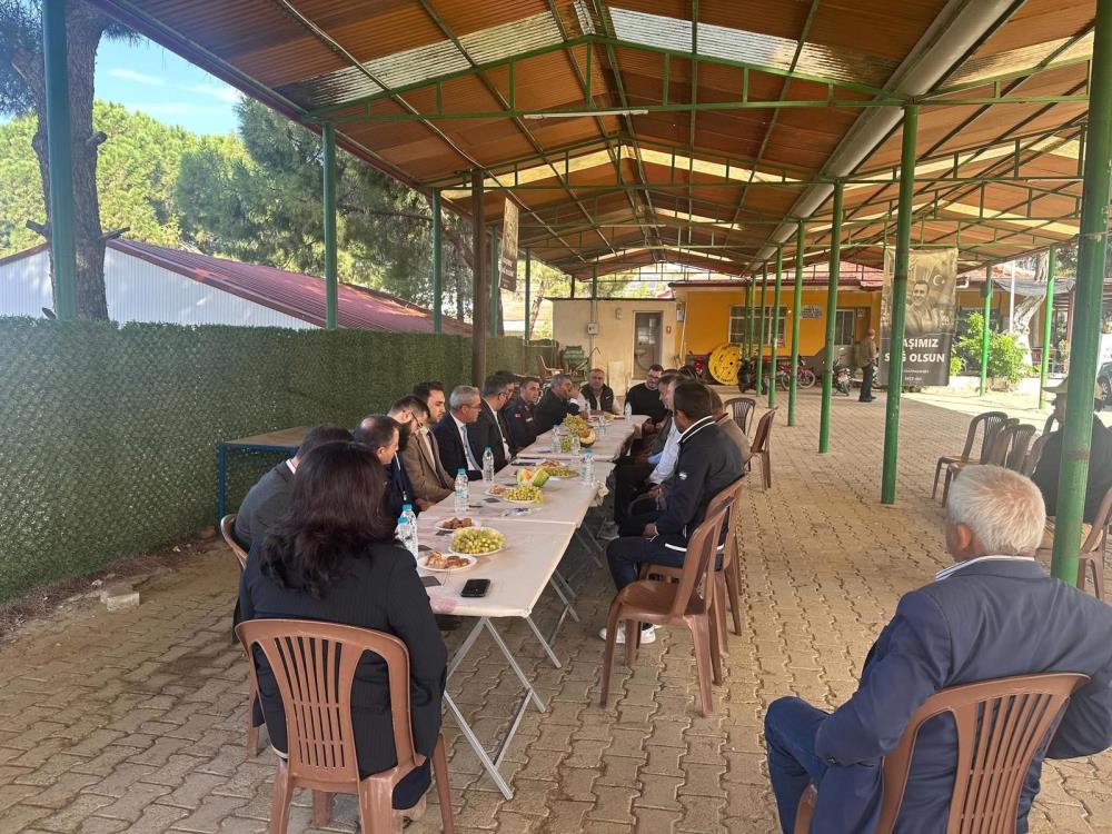 Kaymakam Halil Dalak Vatandasla Bulustu Talepler Tek Tek Not Alindi (2)