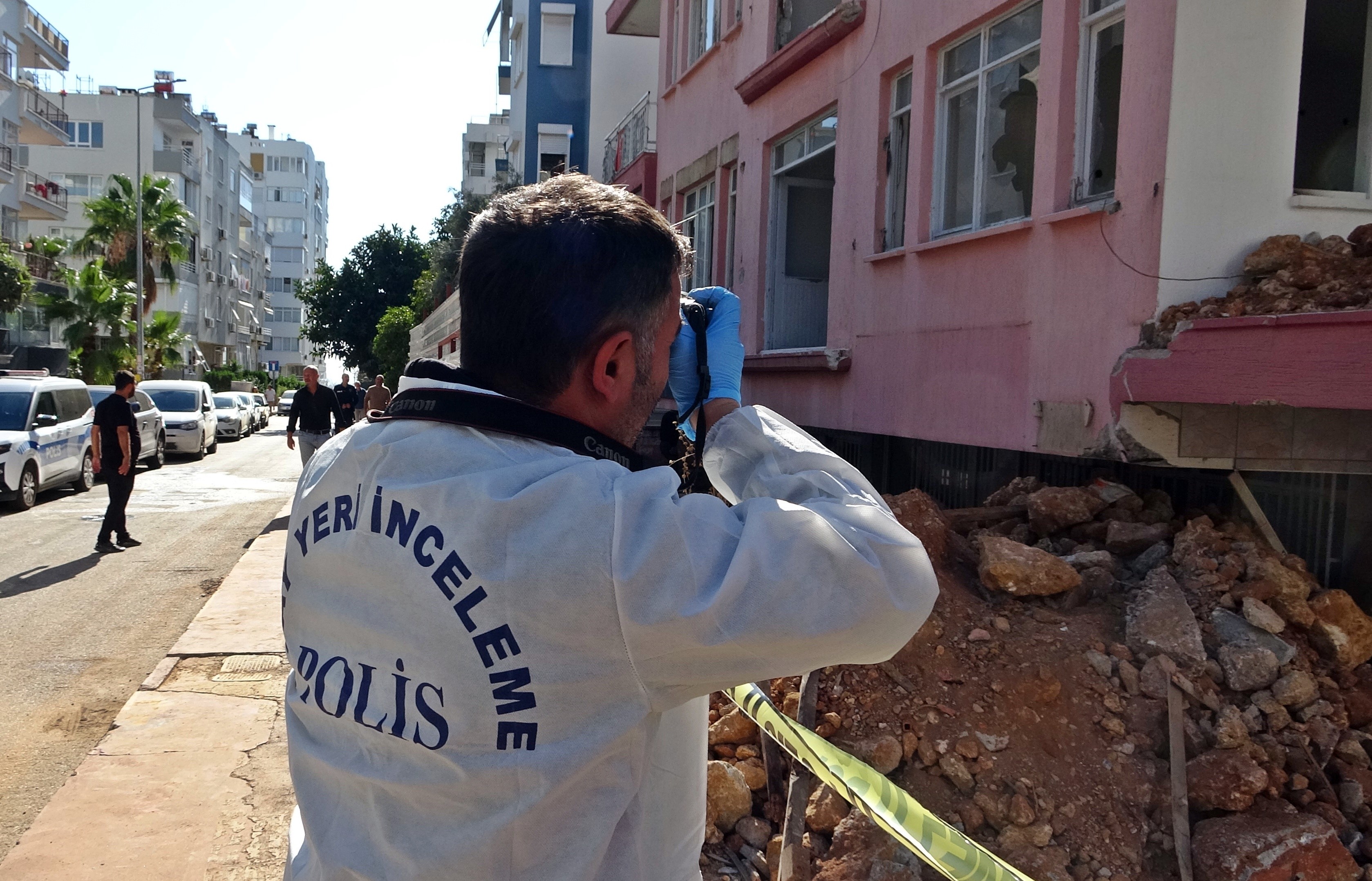Kentsel Dönüşüm Binasında Korkunç Manzara! Kimliği Belirsiz Erkek, Yanmış Halde Ölü Bulundu (3)