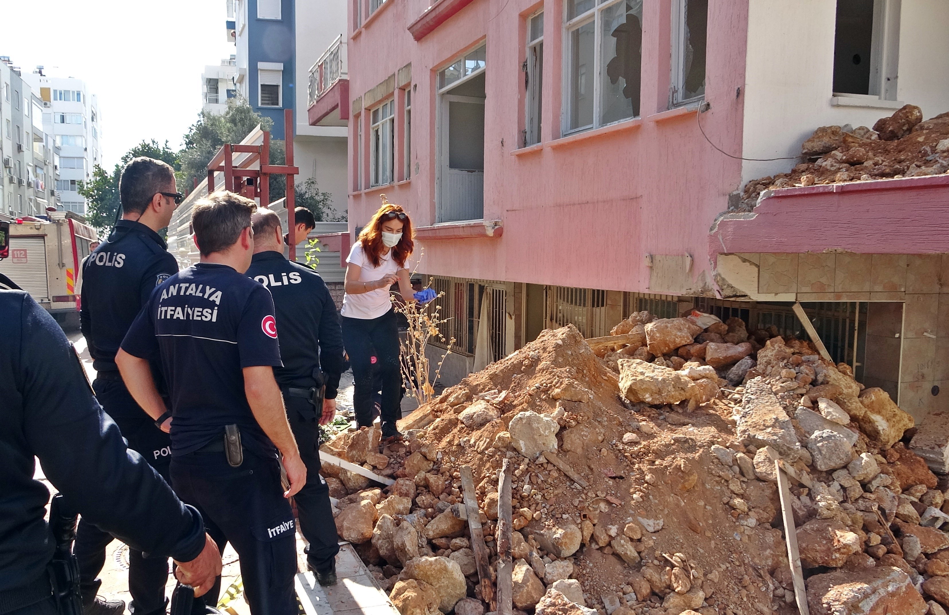Kentsel Dönüşüm Binasında Korkunç Manzara! Kimliği Belirsiz Erkek, Yanmış Halde Ölü Bulundu (5)