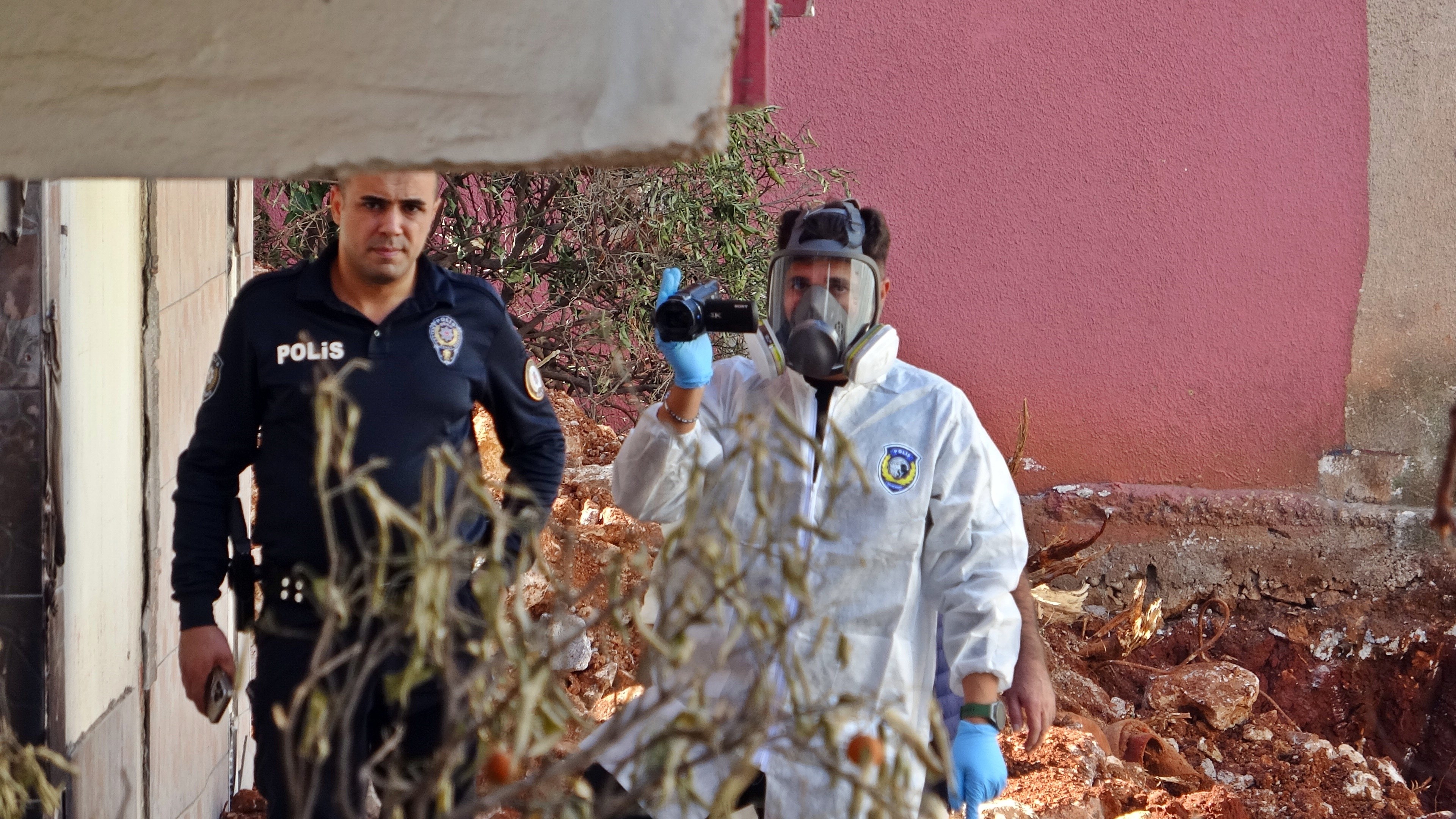 Kentsel Dönüşüm Binasında Korkunç Manzara! Kimliği Belirsiz Erkek, Yanmış Halde Ölü Bulundu (8)