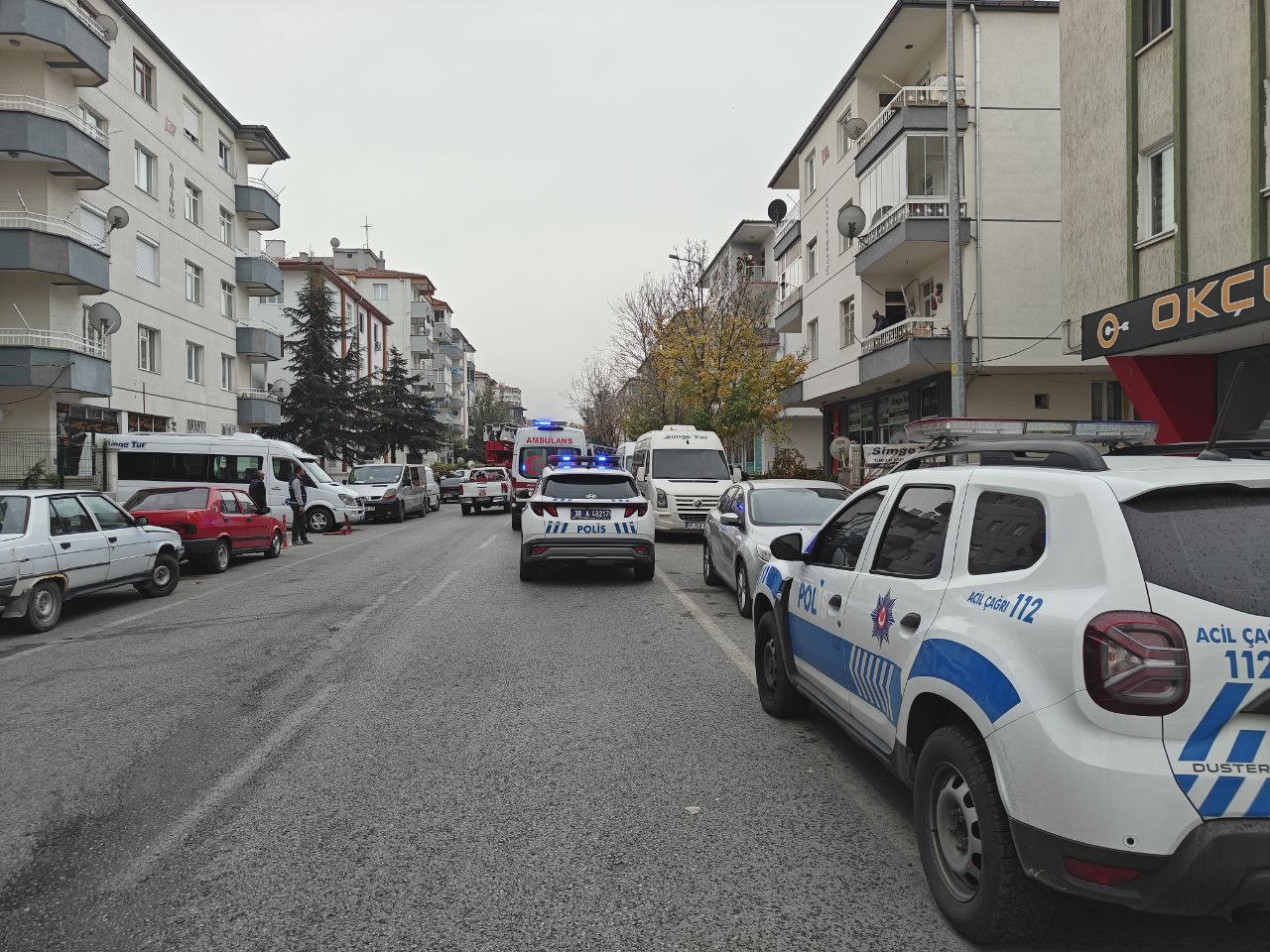 Kimseyi Yaklastirmadi Kendini Eve Kilitleyen Sahis Evi Yakti (2)