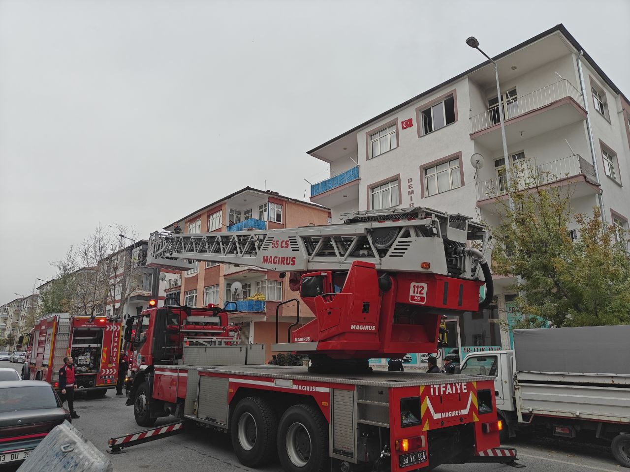 Kimseyi Yaklastirmadi Kendini Eve Kilitleyen Sahis Evi Yaktiş