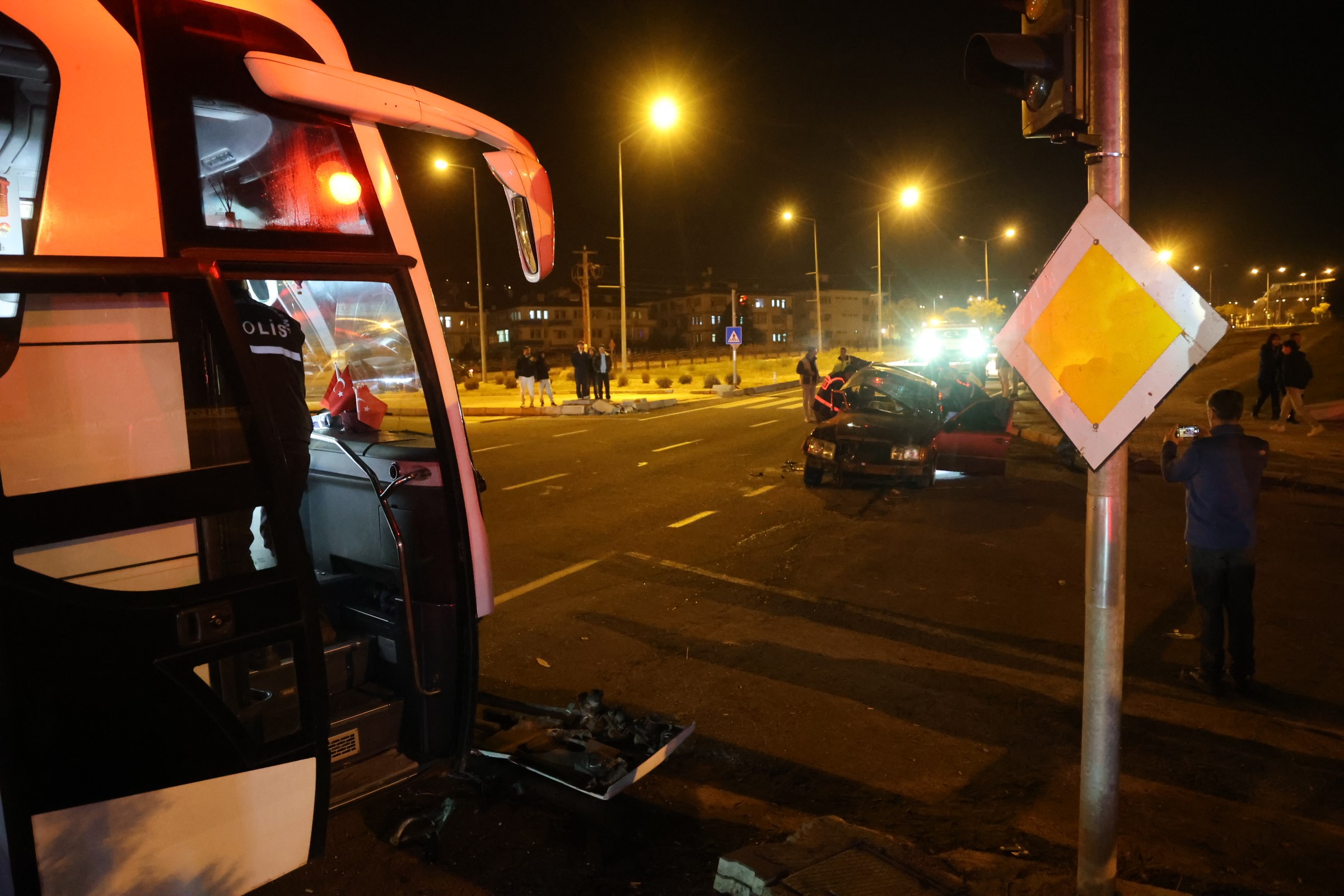 Kırmızı Işık Ihlali Can Aldı Üniversite Öğrencisi Ve Bir Kişi Hayatını Kaybetti (6)