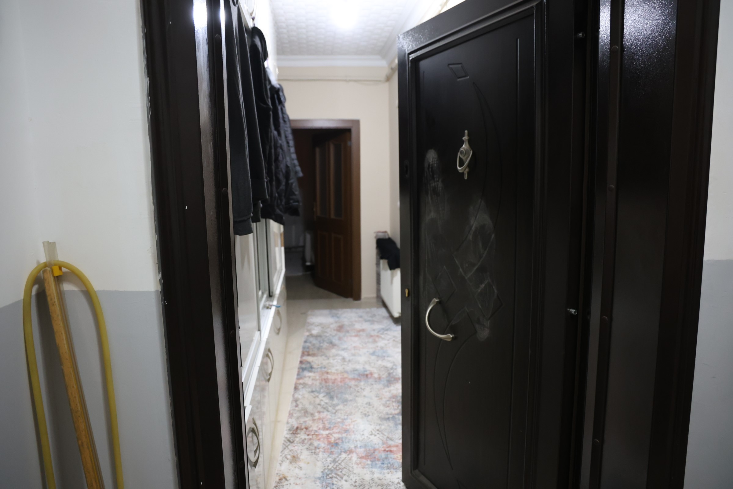 Kocasının Aradığı Telefonlara Cevap Vermedi… Eve Giren Ekipler Acı Gerçekle Karşılaştı! 9 Aylık Hamile Kadın Evinde Ölü Bulundu (4)