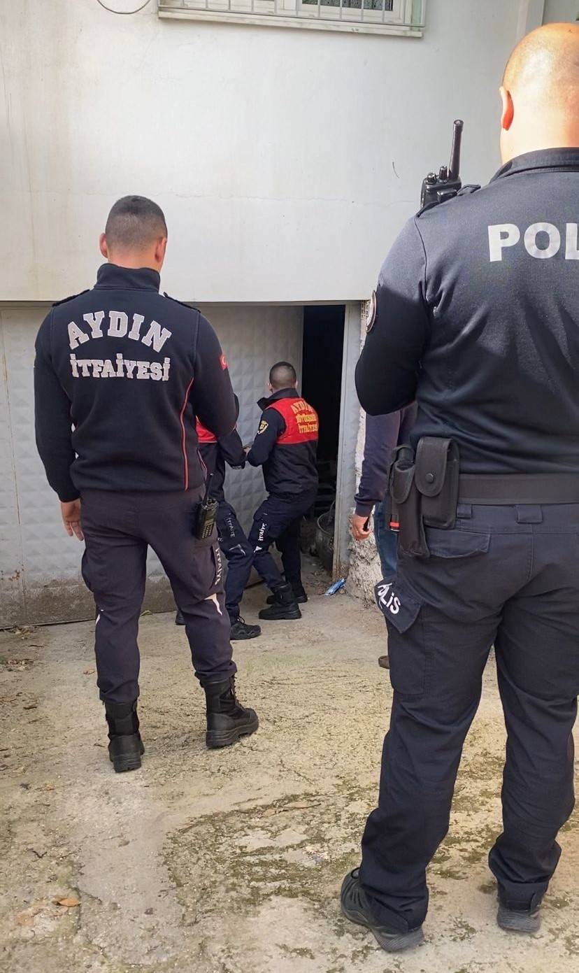 Komşuların Ihbarıyla Ortaya Çıktı Yalnız Yaşayan Yaşlı Adam Evinde Ölü Bulundu (3)