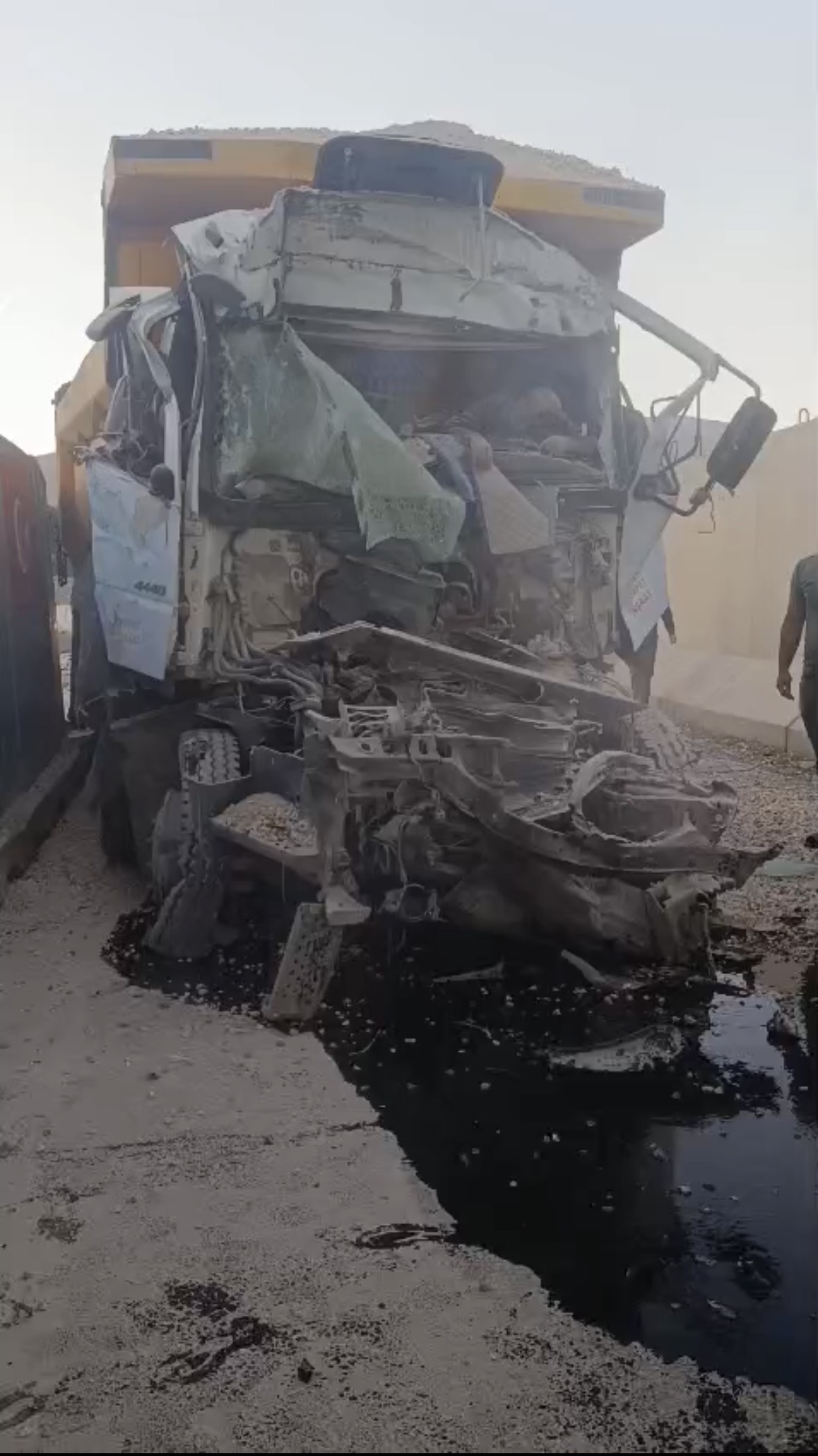 Kontrol Noktasında Feci Kaza Kamyon Sürücüsü Sıkışarak Hayatını Kaybetti (3)