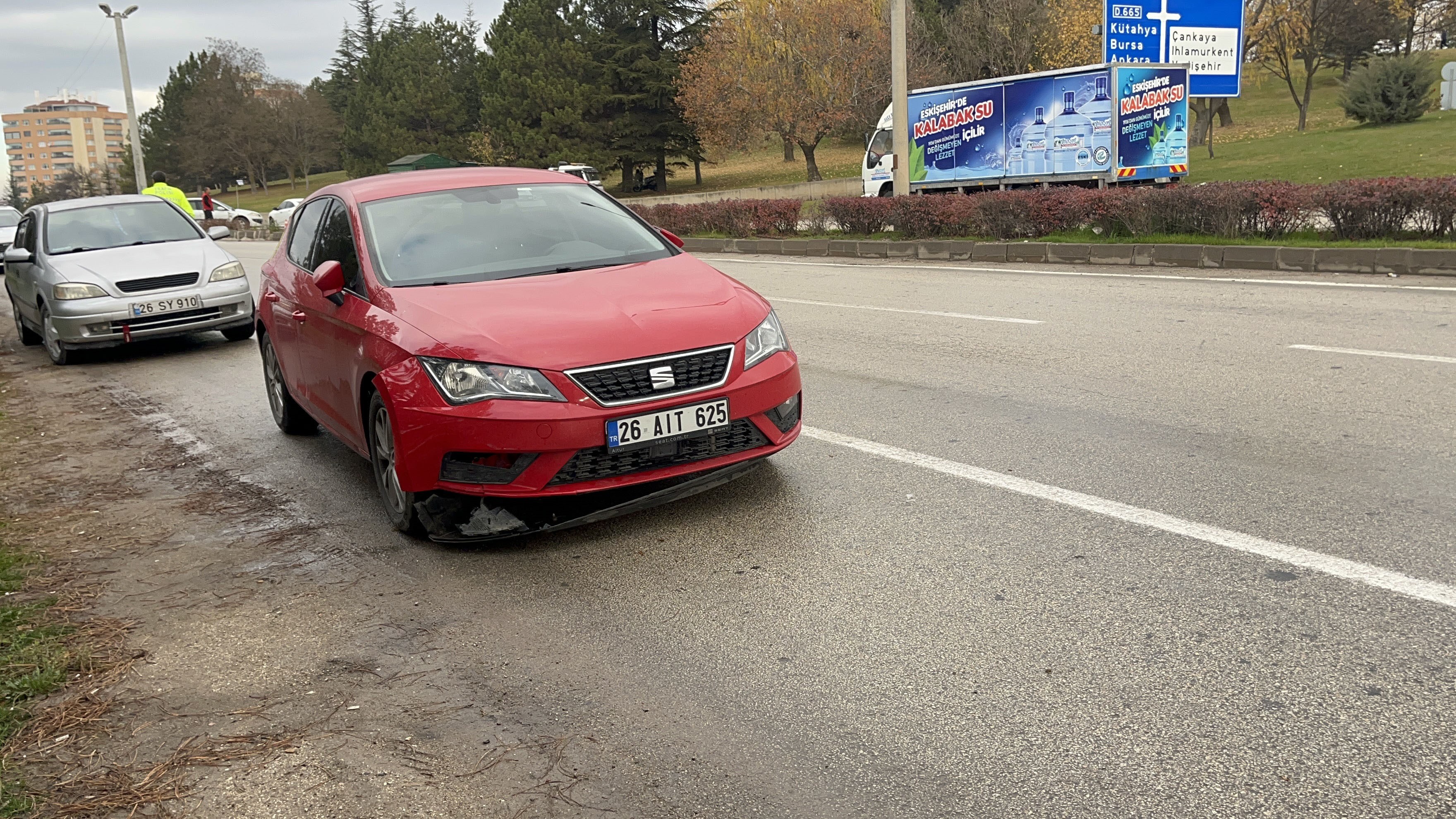 Kontrolden Çıkan Araç Refüjdeki Yayalara Çarptı! Ölü Sayısı 2'Ye Çıktı (6)