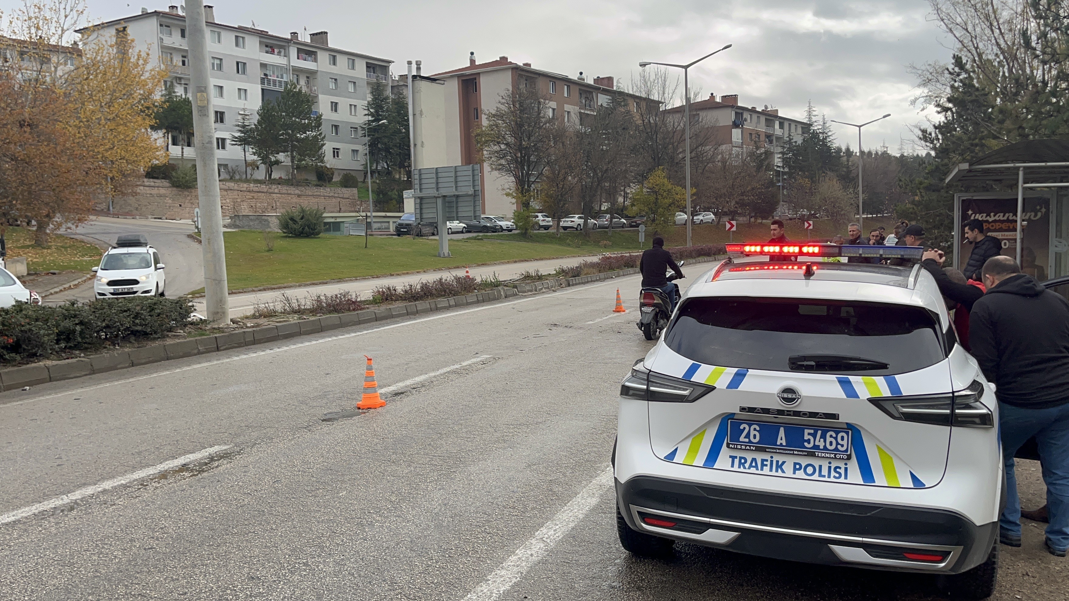 Kontrolden Çıkan Araç Refüjdeki Yayalara Çarptı! Ölü Sayısı 2'Ye Çıktı (8)