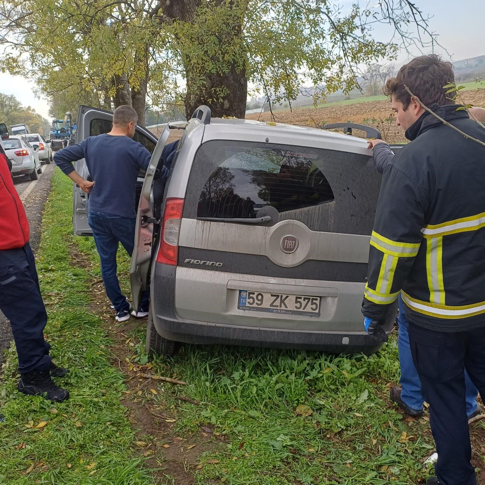 Kontrolden Çıkan Otomobil Can Aldı Baba Yaralı, Oğlu Hayatını Kaybetti (5)