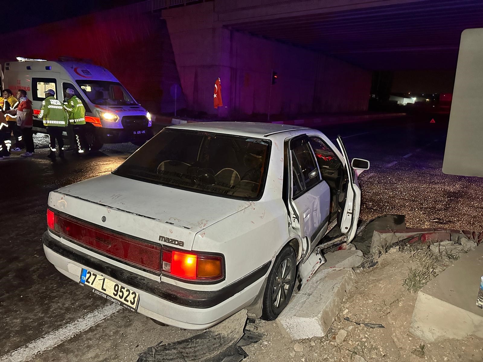 Köprülü Kavşakta Korkunç Kaza Araçlar Savruldu, 1’I Bebek 10 Kişi Yaralandı (2)