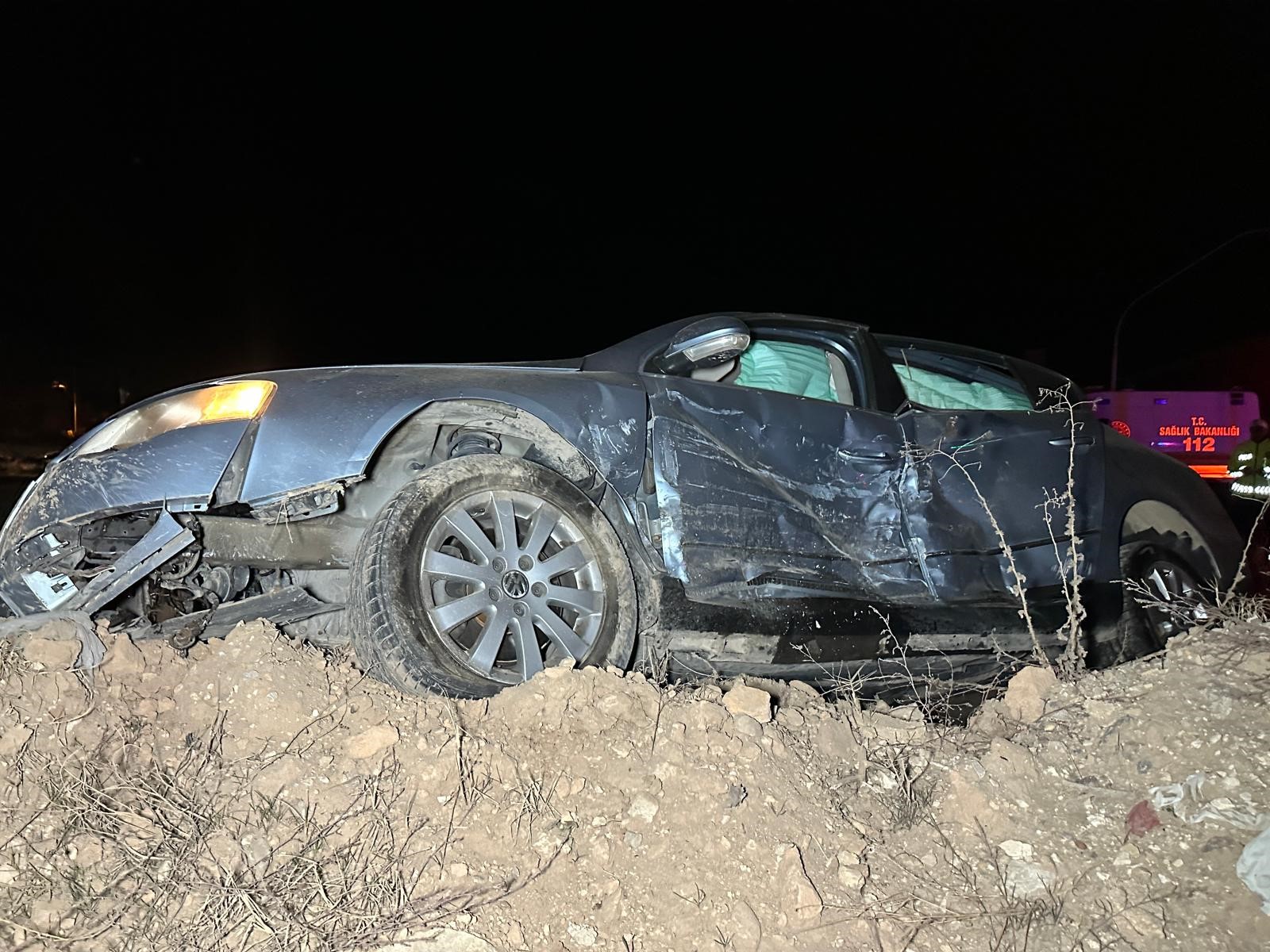 Köprülü Kavşakta Korkunç Kaza Araçlar Savruldu, 1’I Bebek 10 Kişi Yaralandı (6)