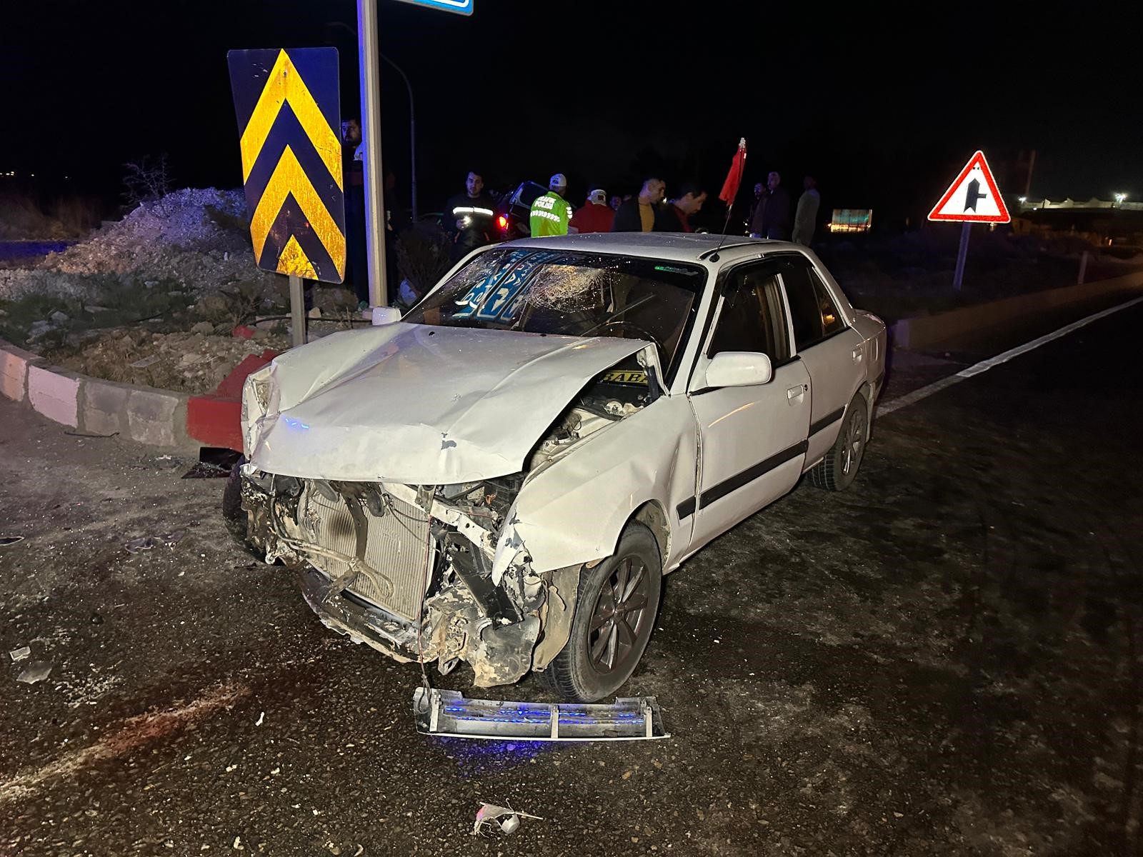 Köprülü Kavşakta Korkunç Kaza Araçlar Savruldu, 1’I Bebek 10 Kişi Yaralandı (7)