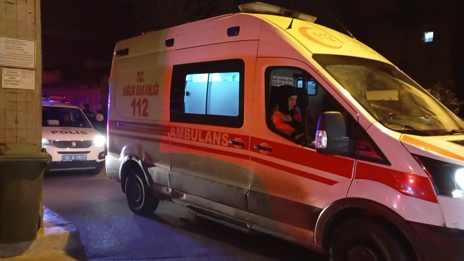 Korku Dolu Anlar! Adam Evini Ateşe Verdi, Son Anda Kurtarıldı (3)