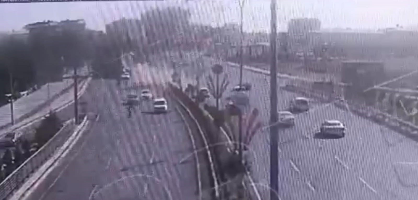 Korkunç Kaza Anı Kamerada Makas Faciası 2 Can Aldı! (3)