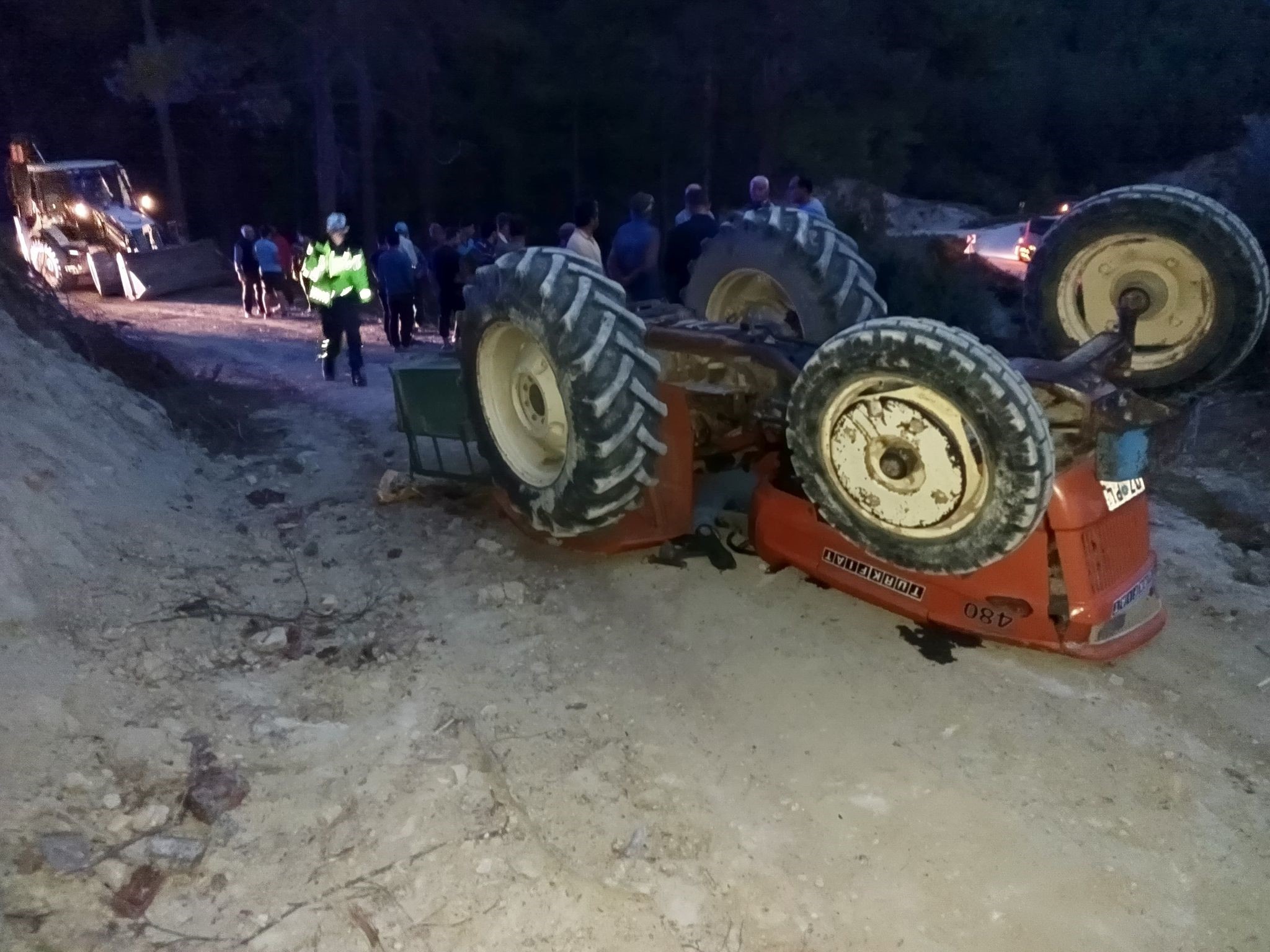 Köy Yolunda Korkunç Son! Devrilen Traktör Sürücüsüne Mezar Oldu (3)