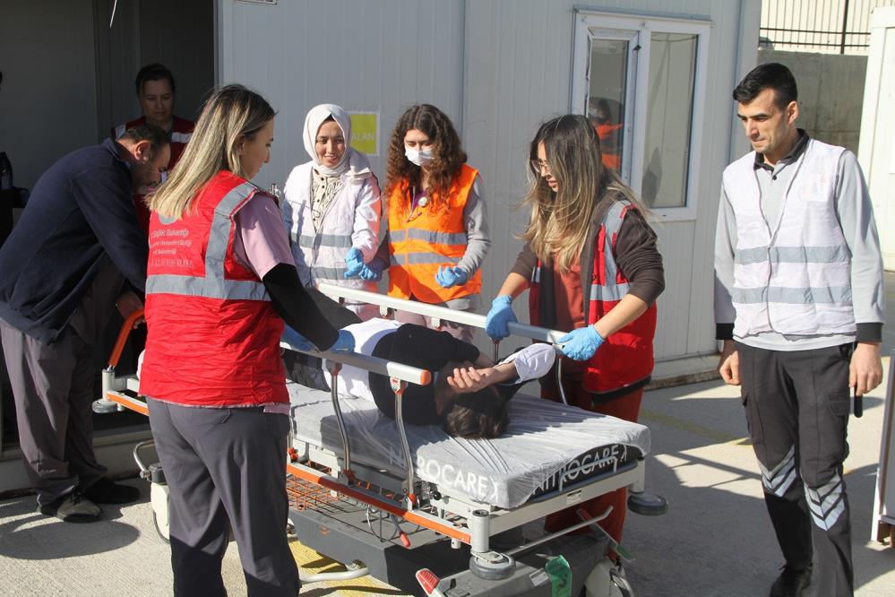 Kula Devlet Hastanesi’nde Gerçeği Aratmayan Deprem Tatbikatı (1)-1