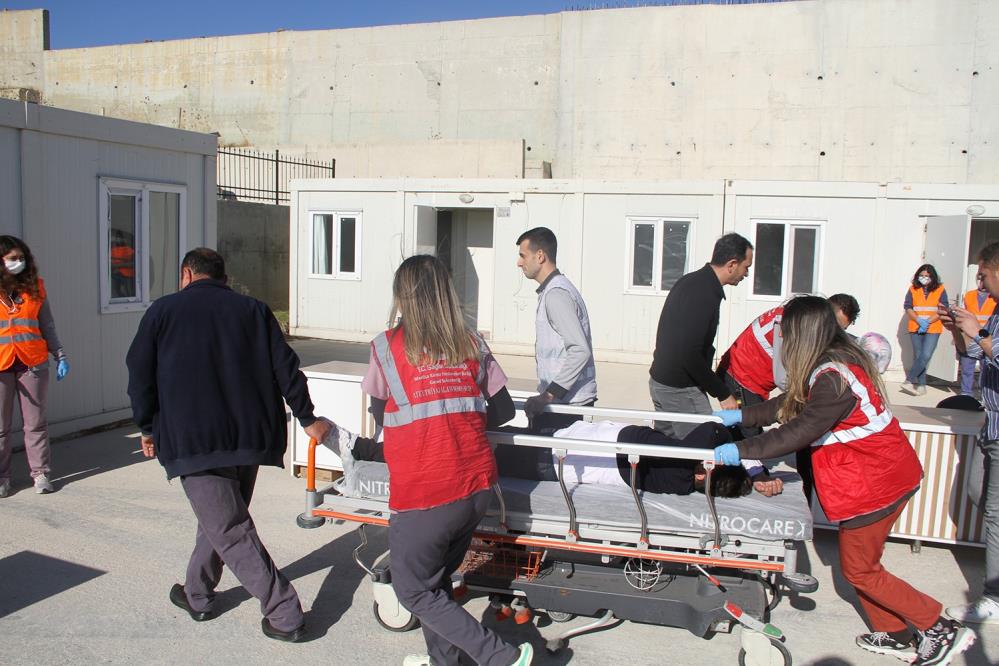 Kula Devlet Hastanesi’nde Gerçeği Aratmayan Deprem Tatbikatı (5)