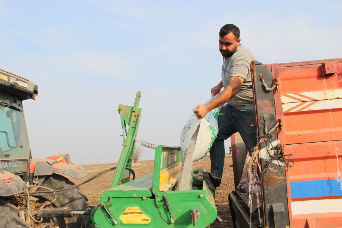 Kuraklik Umudu Sonduremedi Toprakla Umut Tohumlari Ekiliyor Yeni Sezon Basladi (2) (Orta)