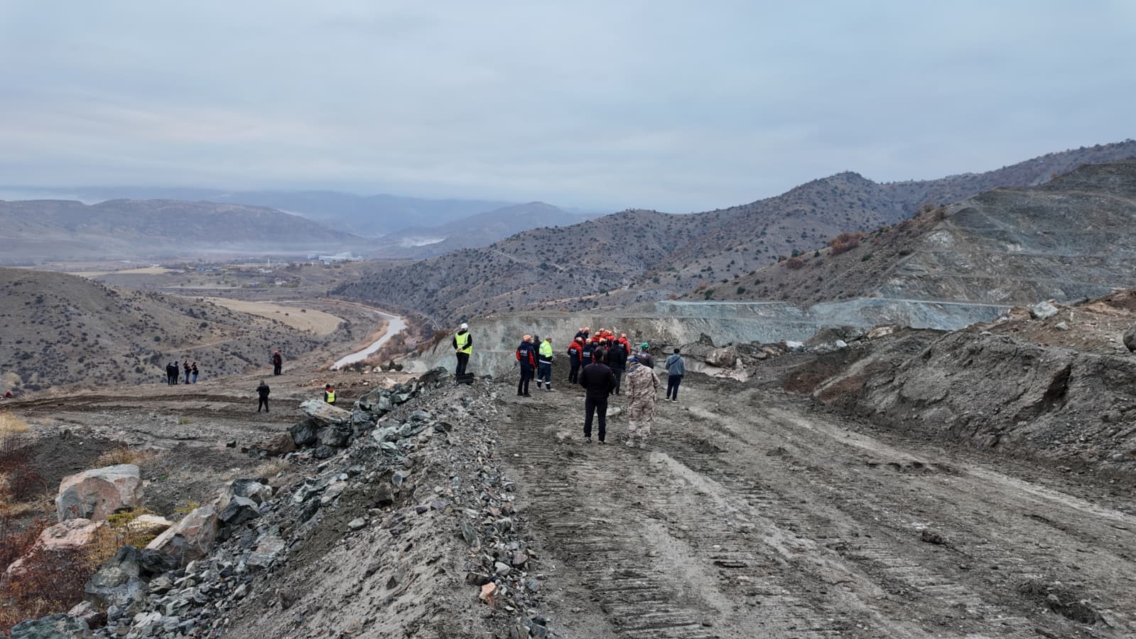 Maden Ocağında Göçük 66 Yaşındaki Işçiye Ulaşmak Için Zamanla Yarış (4)