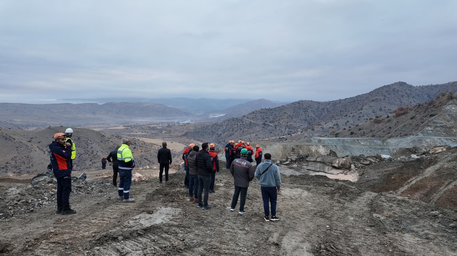 Maden Ocağında Göçük 66 Yaşındaki Işçiye Ulaşmak Için Zamanla Yarış (5)