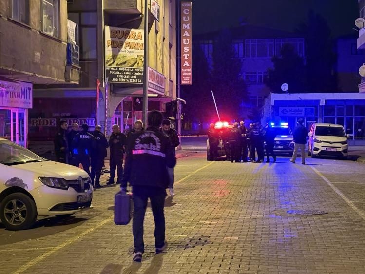 Mahallede Kanlı Anlar, Aşk Kavgası Ölümle Sonuçlandı! 1 Kişi Silahla Vurularak Öldürüldü (5)