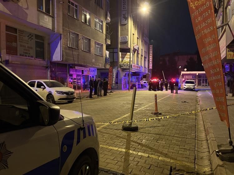 Mahallede Kanlı Anlar, Aşk Kavgası Ölümle Sonuçlandı! 1 Kişi Silahla Vurularak Öldürüldü (6)