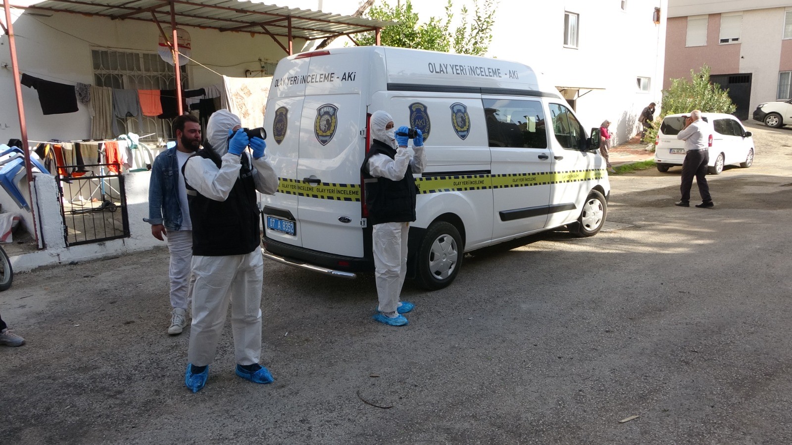 Mahalleyi Saran Koku Gerçeği Ortaya Çıkardı Evde Çürümeye Başlamış Ceset Bulundu (10)