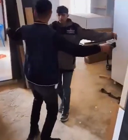 Makatına Kompresörle Hava Basılarak Öldürülmüştü! Genç Çırağın Halay Çektiği Görüntüleri Ortaya Çıktı (3)