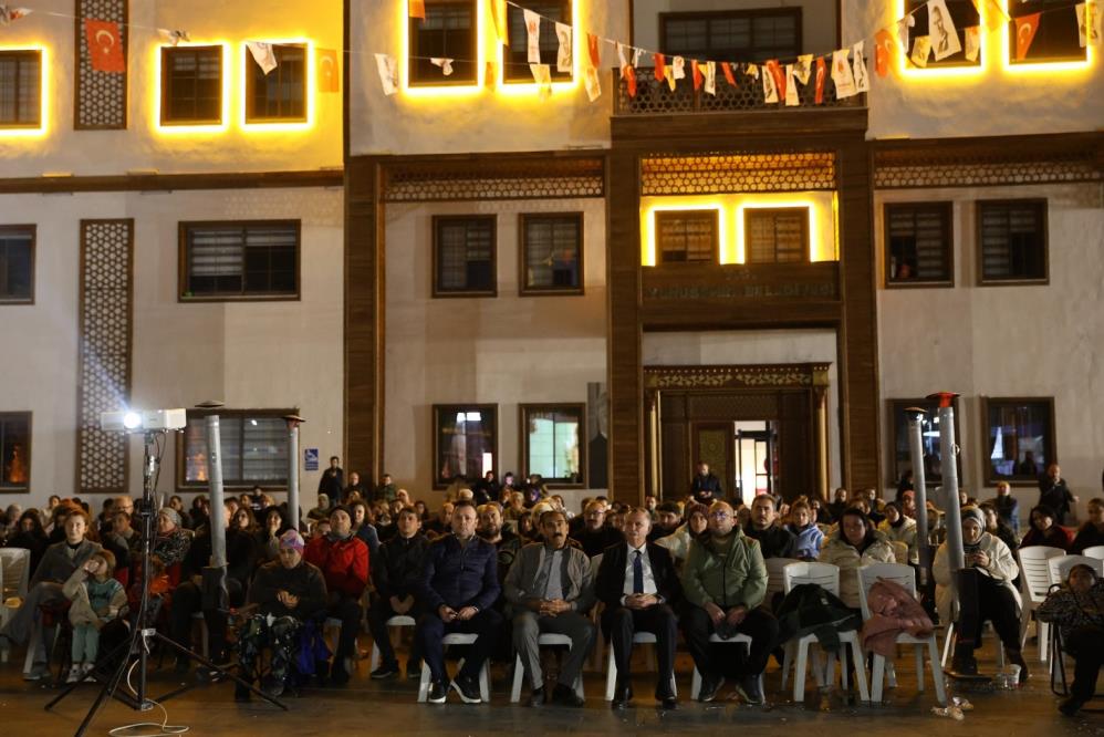 Manisa 100. Yıl Meydanı’nda Nostalji Rüzgârı (2)