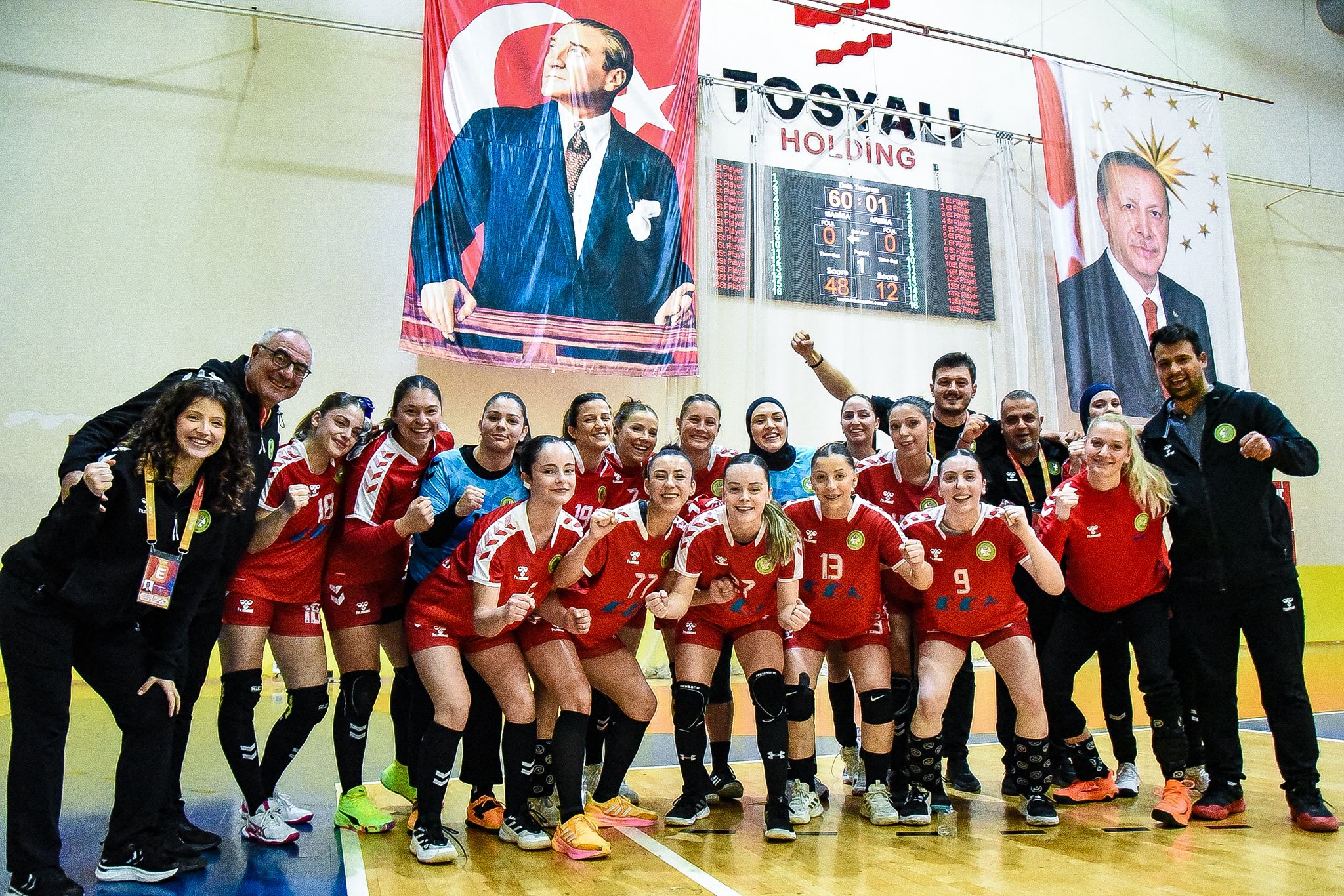 Manisa Bbsk Kadin Hentbol Takimi Liderlik Koltugunu Birakmiyor (4)