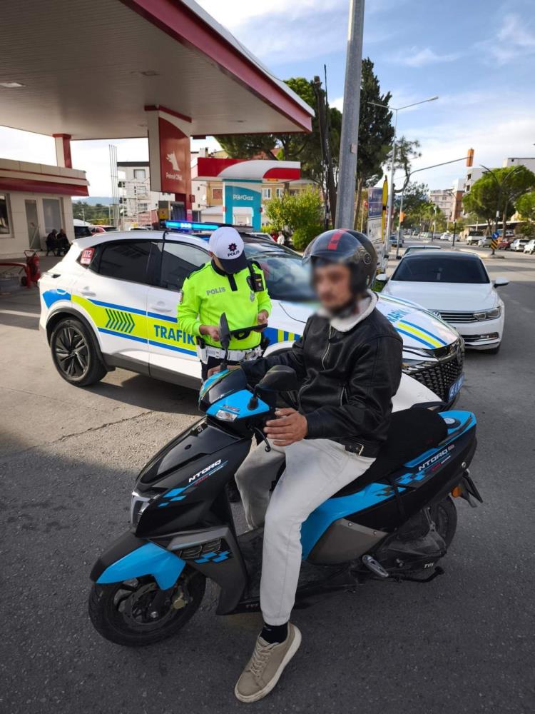 Manisada Kask Ve Cam Filmi Denetimi Yuzlerce Surucuye Ceza (3)