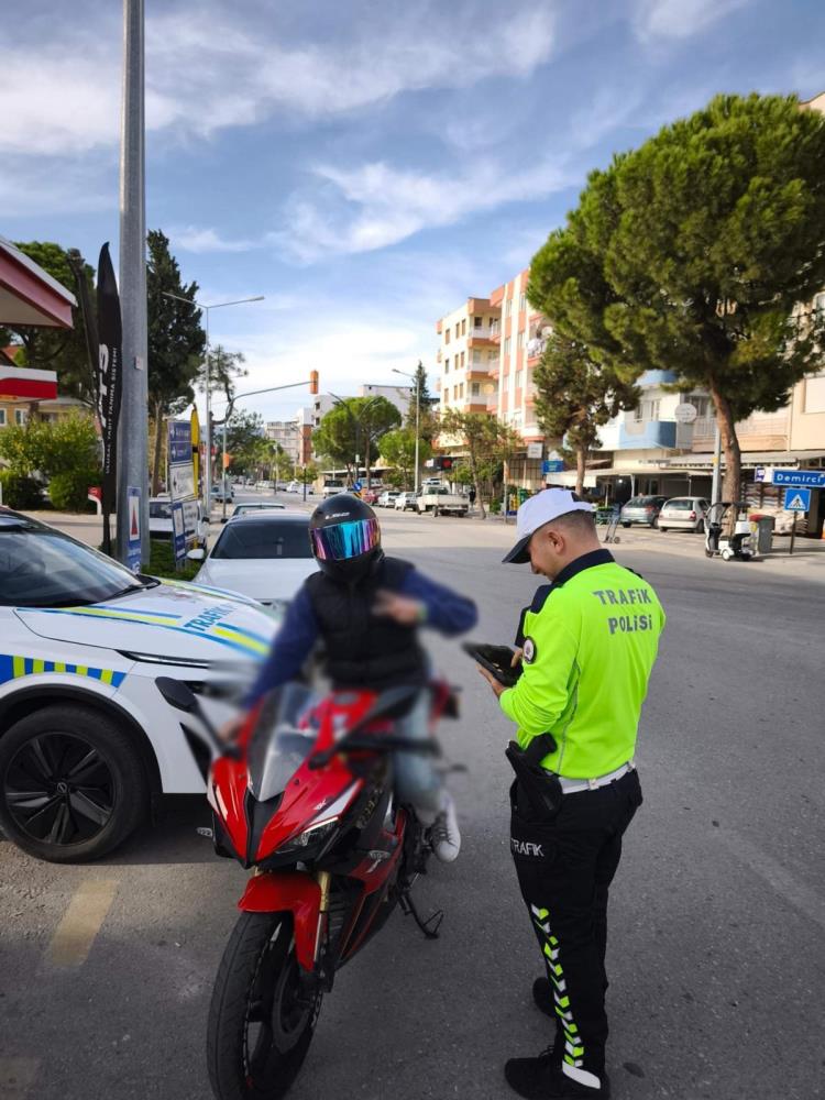 Manisada Kask Ve Cam Filmi Denetimi Yuzlerce Surucuye Ceza (4)