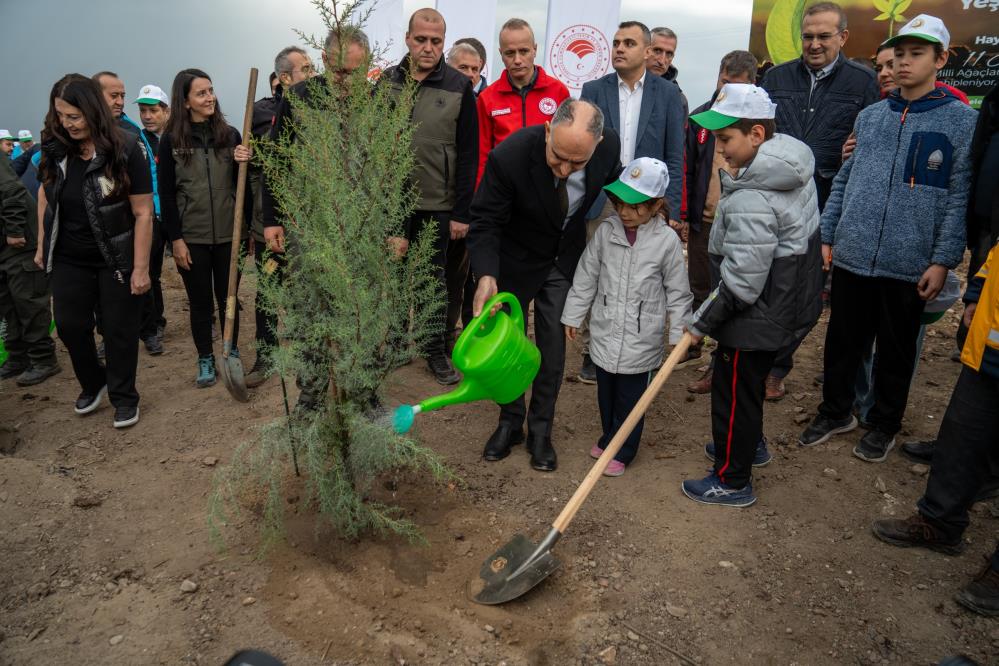 Manisada Minik Eller Yangin Alanlarini Binlerce Fidanla Yesillendirdi (5)