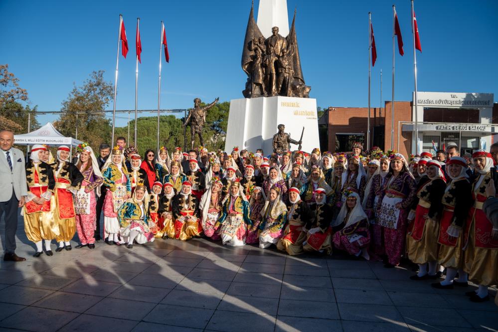 Manisa’da Öğretmenlerden Muhteşem Halk Dansı Gösterisi (5)