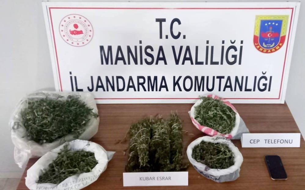 Manisanin 3 Ilcesinde Es Zamanli Narkotik Operasyon 3 Tutuklama (2)