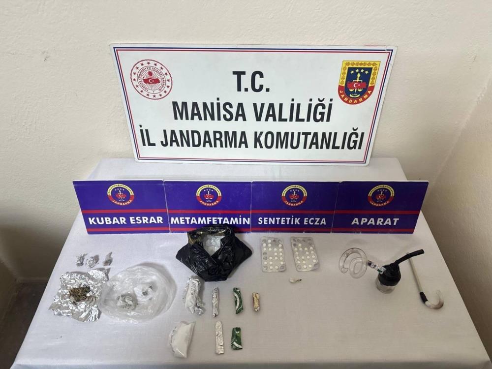 Manisanin 3 Ilcesinde Es Zamanli Narkotik Operasyon 3 Tutuklama (3)