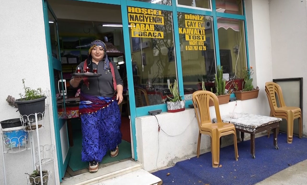 Memleketi Giresun'a Tatil Için Gelen Ve Turizm Cenneti Kulakkaya Yaylası Yolu Üzerinde Çay Ocağı Açan Naciye Ateş, Çay Ocağında Yöresel Kıyafetleri Ve Iş Yerinin Dekoruyla Dikkat Çekiyor (4)