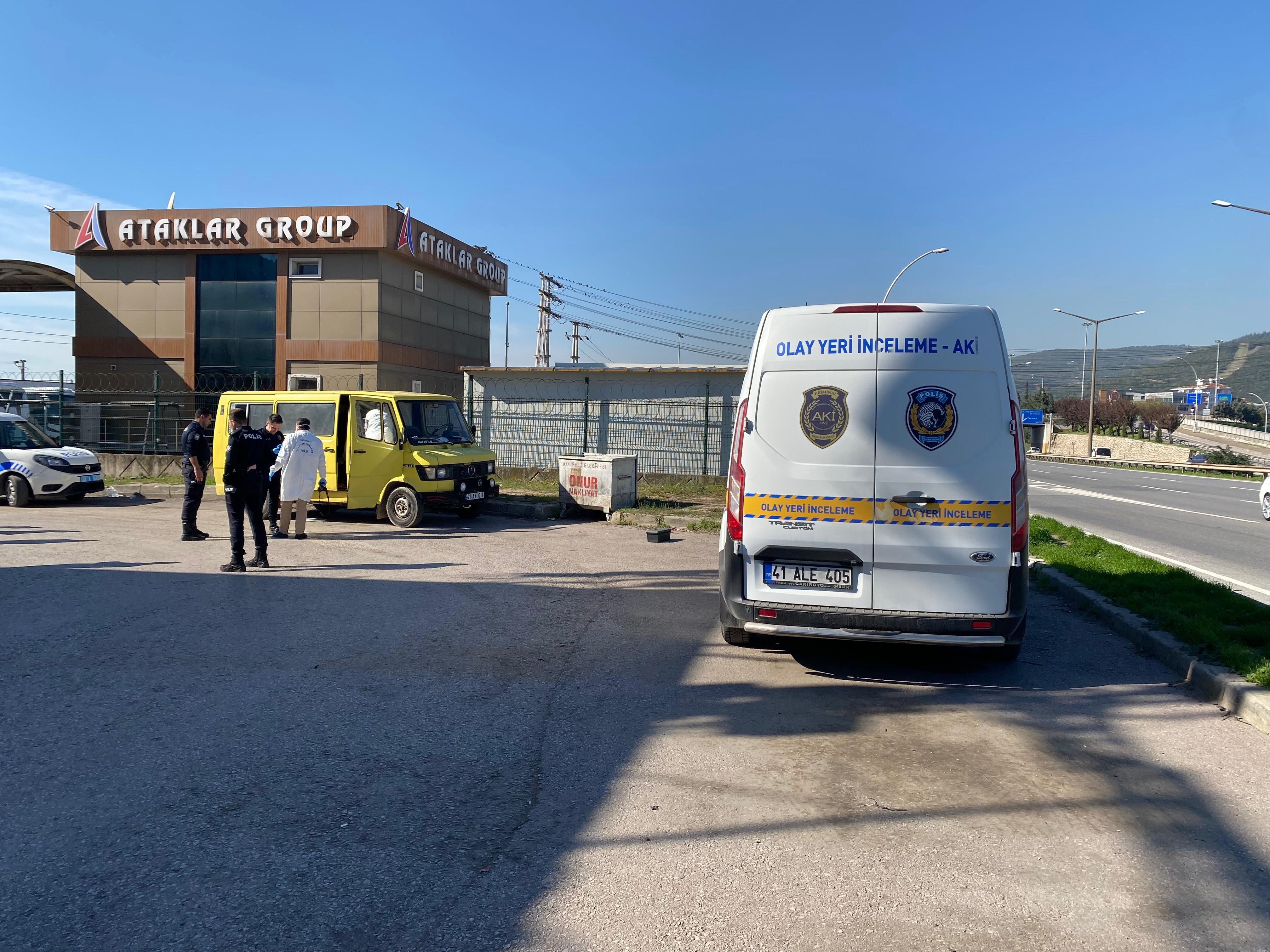 Minibüsünü Yuva Yapmıştı… 7 Yıldır Orada Yaşayan Yaşlı Adam Gaz Sızıntısından Hayatını Kaybetti (5)