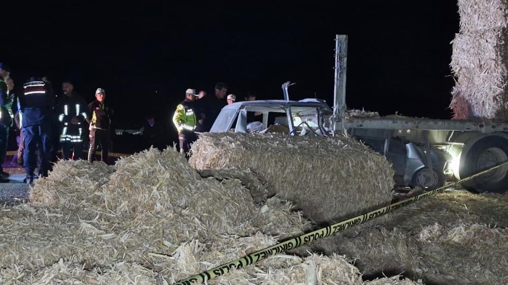 Misir Sapi Yuklu Tira Ok Gibi Saplandi Kari Koca Hayatini Olay Yerindekaybetti (2)