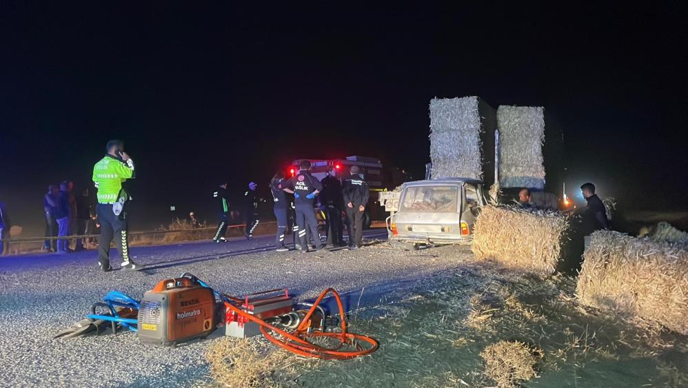 Misir Sapi Yuklu Tira Ok Gibi Saplandi Kari Koca Hayatini Olay Yerindekaybetti (4)