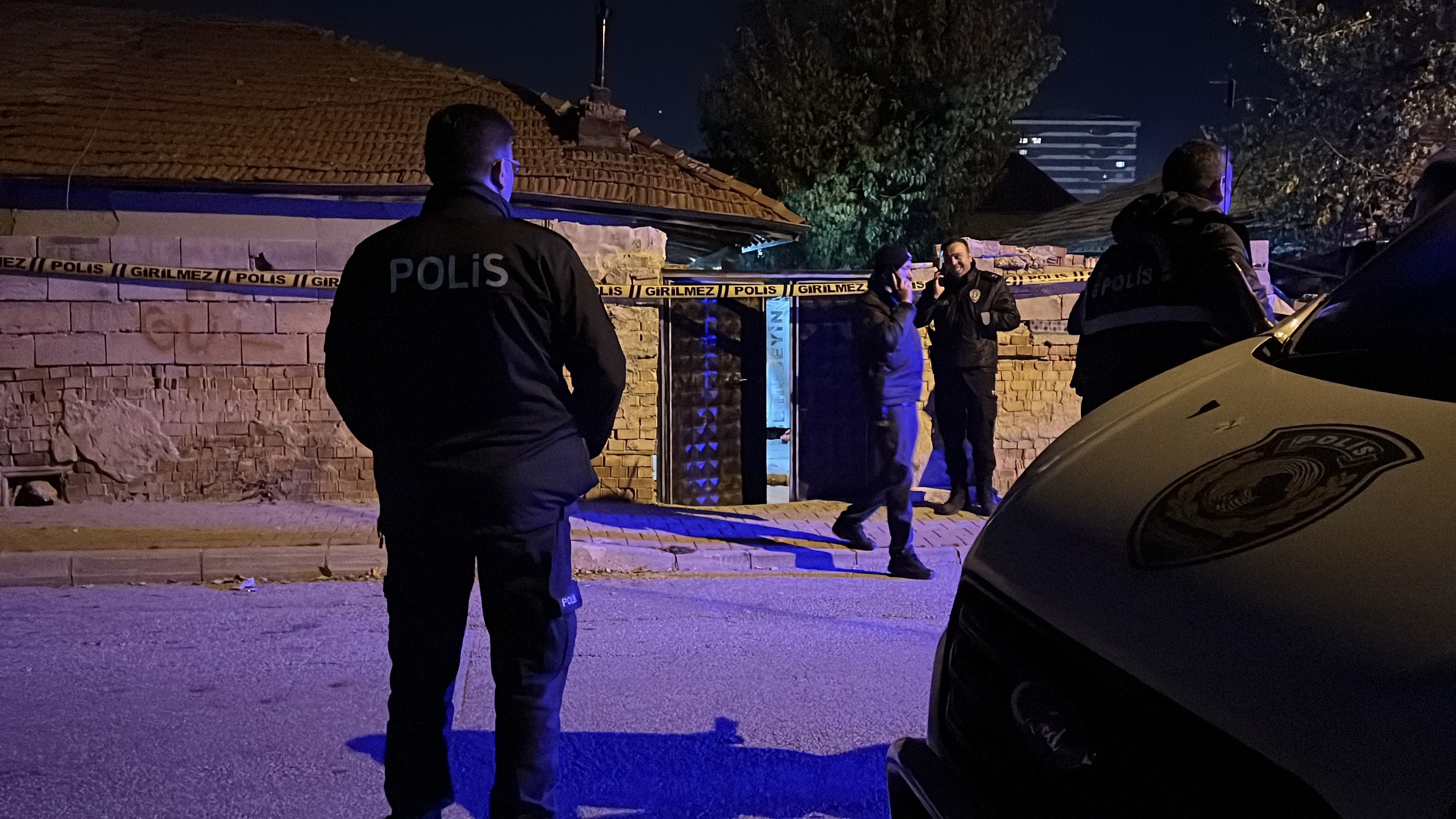 Müstakil Evde Kanlı Gece 16 Yaşındaki Oğul Babasını Bıçaklayarak Öldürdü (2)