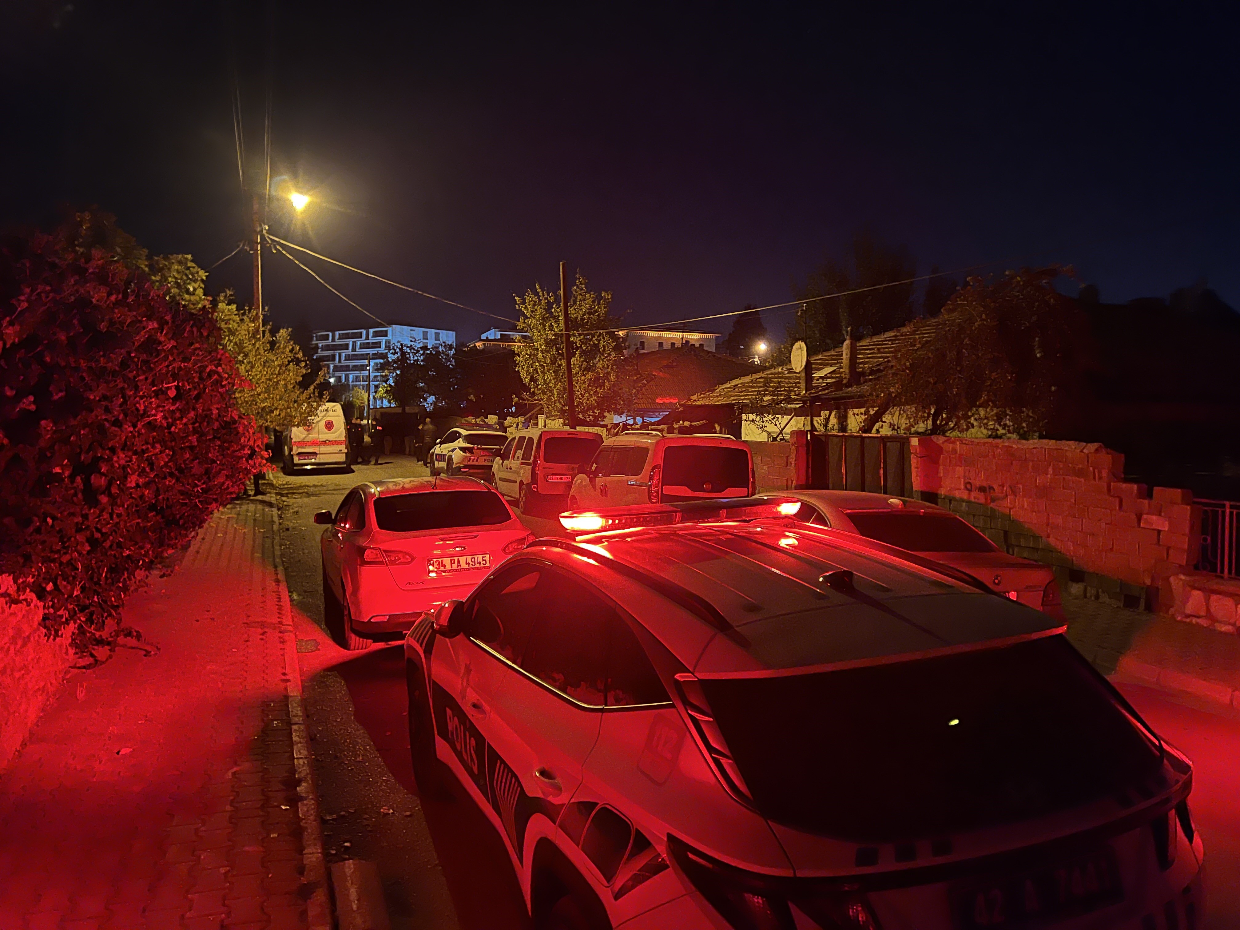 Müstakil Evde Kanlı Gece 16 Yaşındaki Oğul Babasını Bıçaklayarak Öldürdü (4)