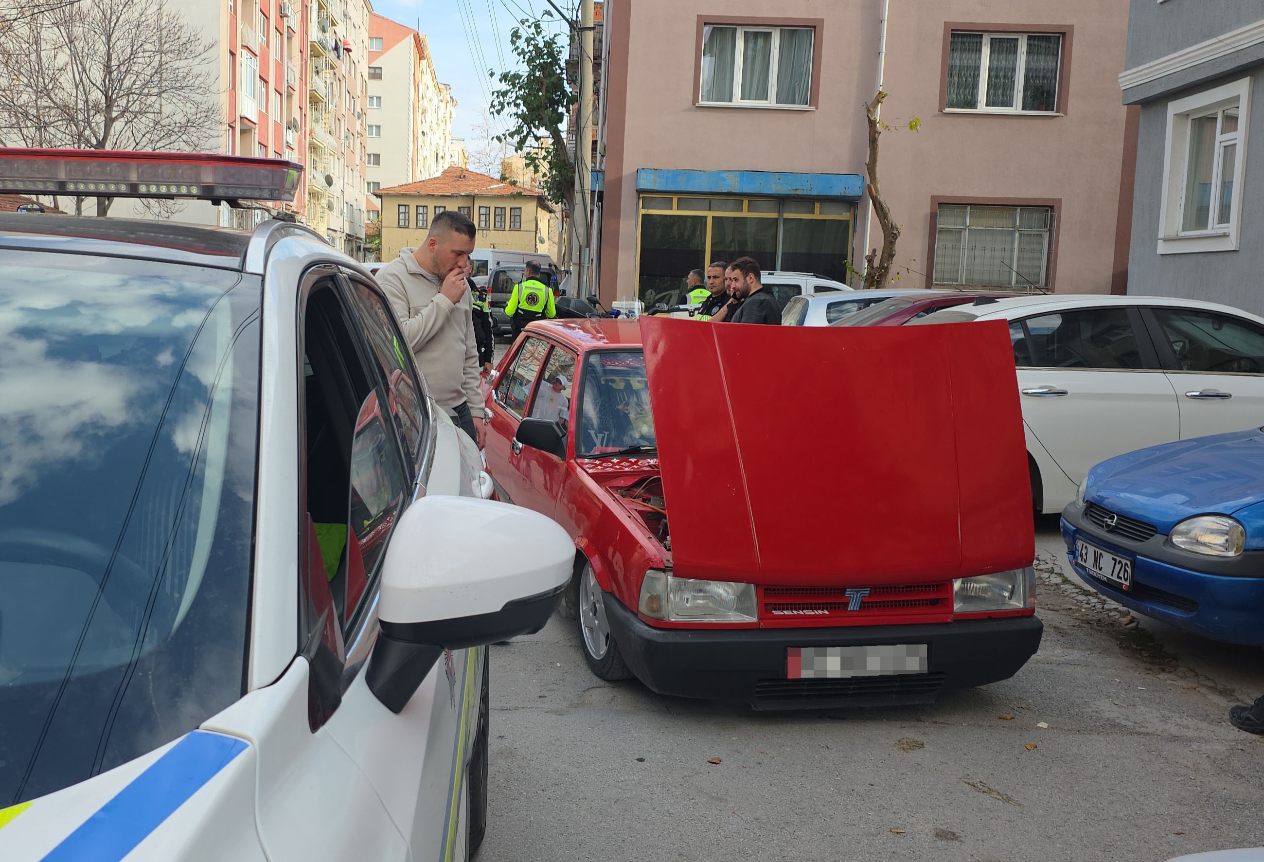 Nefes Kesen Kovalamaca Polisten Kacti Aracini Birakip Yaya Olarak Izini Kaybettirmeye (3)